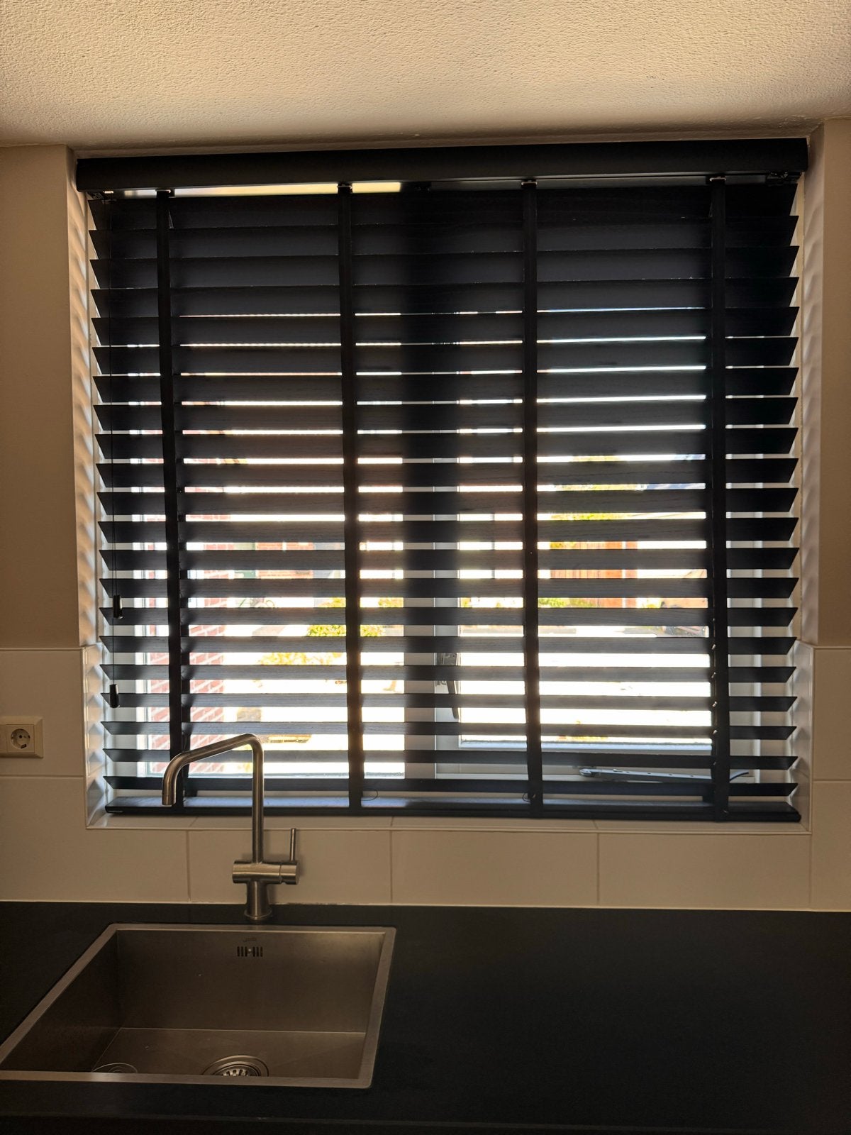 Zwarte Veneta jaloezie 140x135 cm, Huis en Inrichting, Ophalen, Jaloezie, Gebruikt, Overige merken