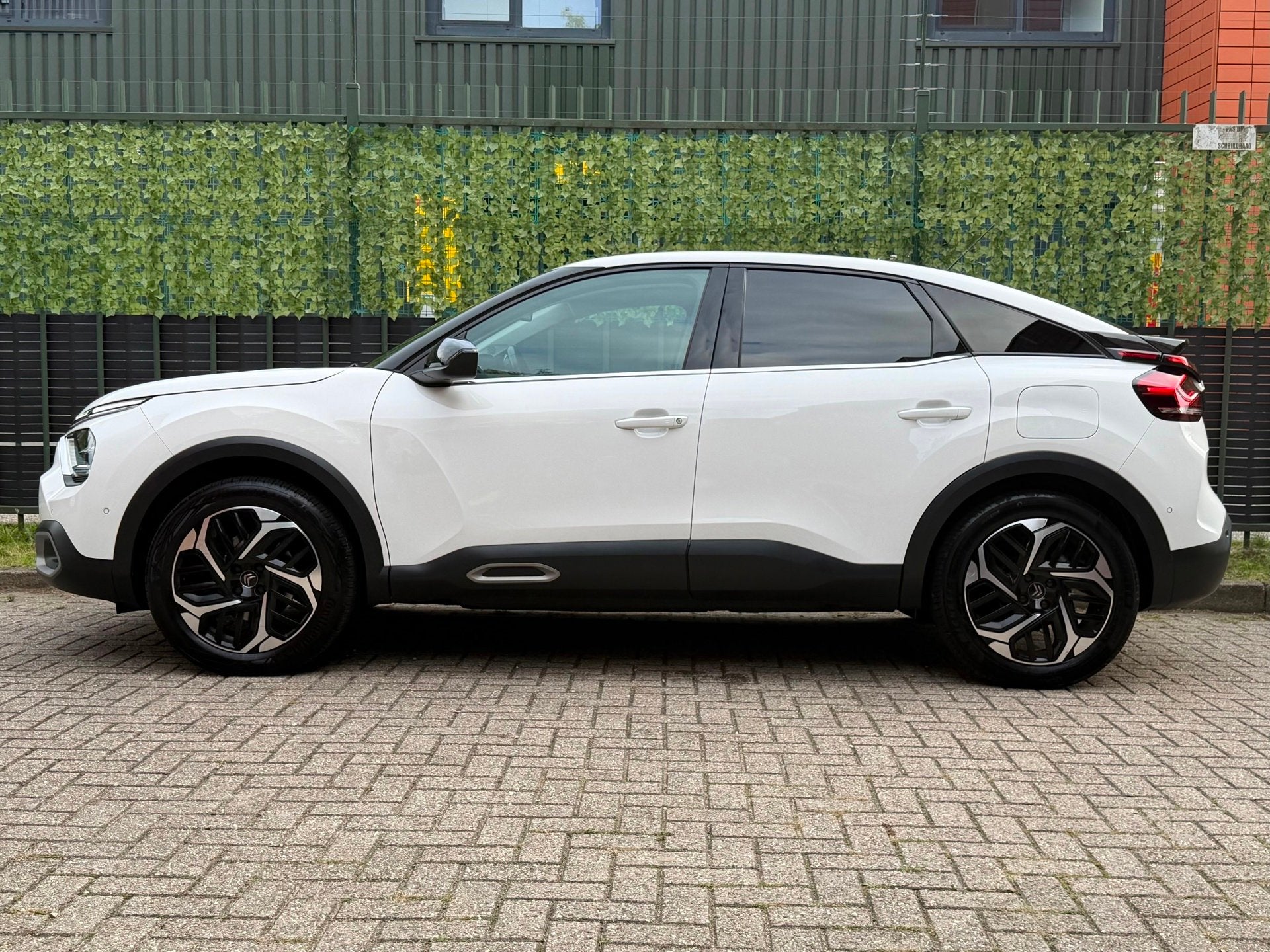 Foto 2 van Citroen C4 1.2 Puretech Shine wit 2021 TREKHAAK|LED|NAVI|NAP