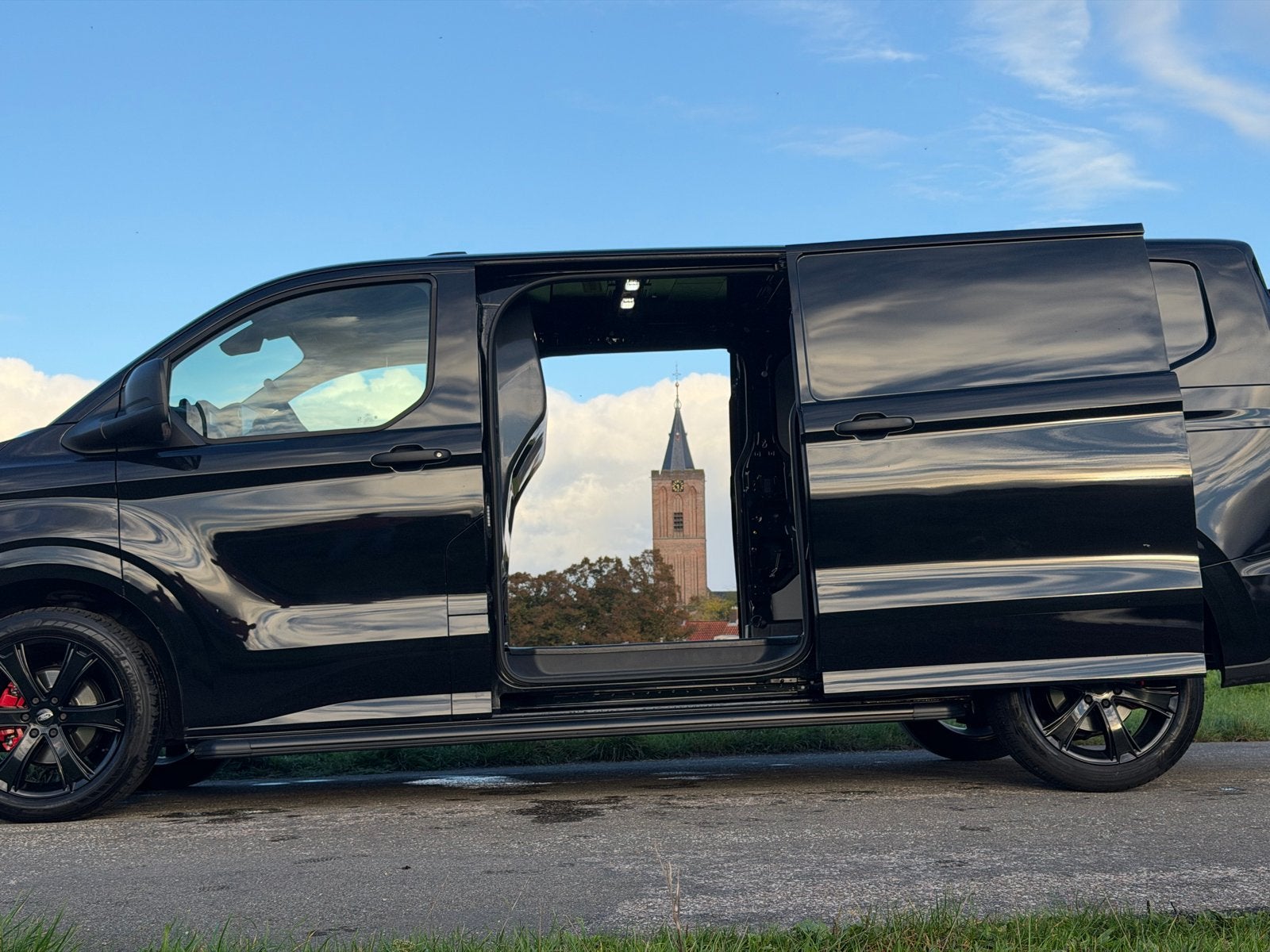 Ford Transit Custom 2.0 136pk L2h1 320 AUT 2024-cam-airc-app, 136 pk, 4 cilinders, 1887 kg, Zwart