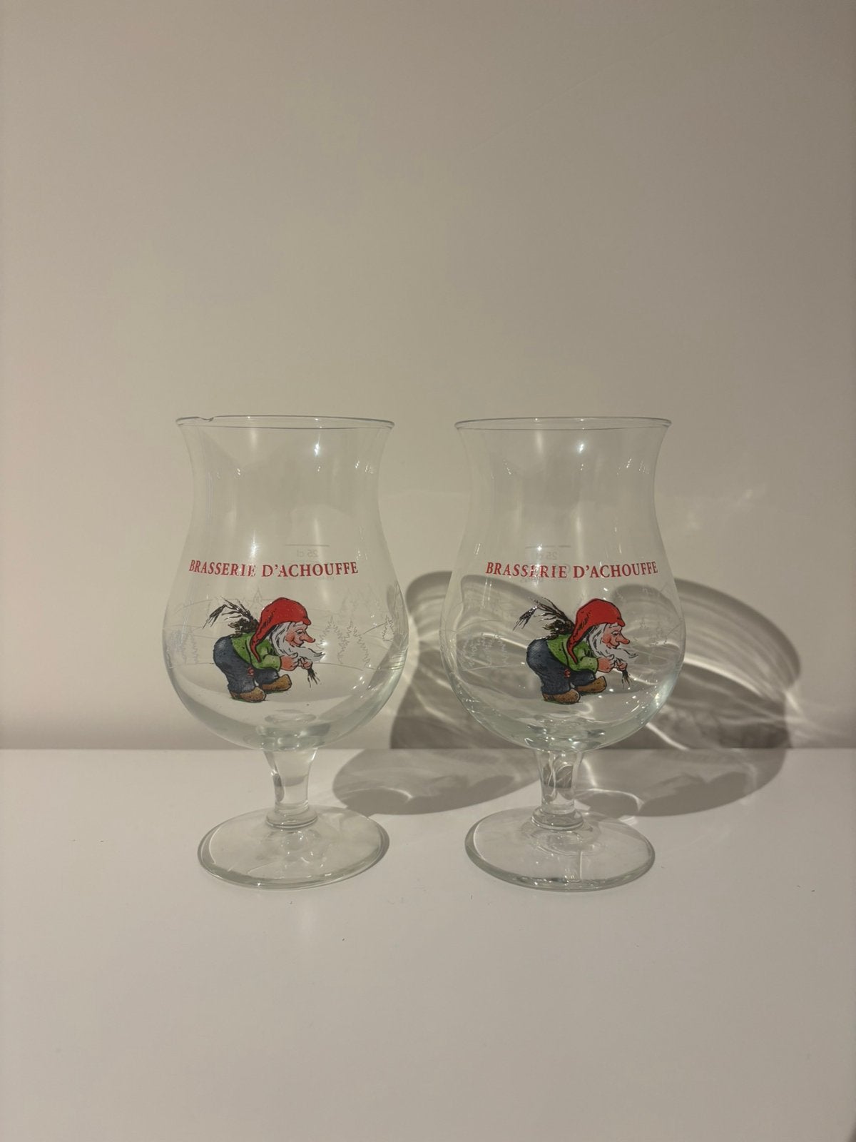 Twee La Chouffe glazen, Ophalen of Verzenden, Zo goed als nieuw, Glas of Glazen, Overige merken