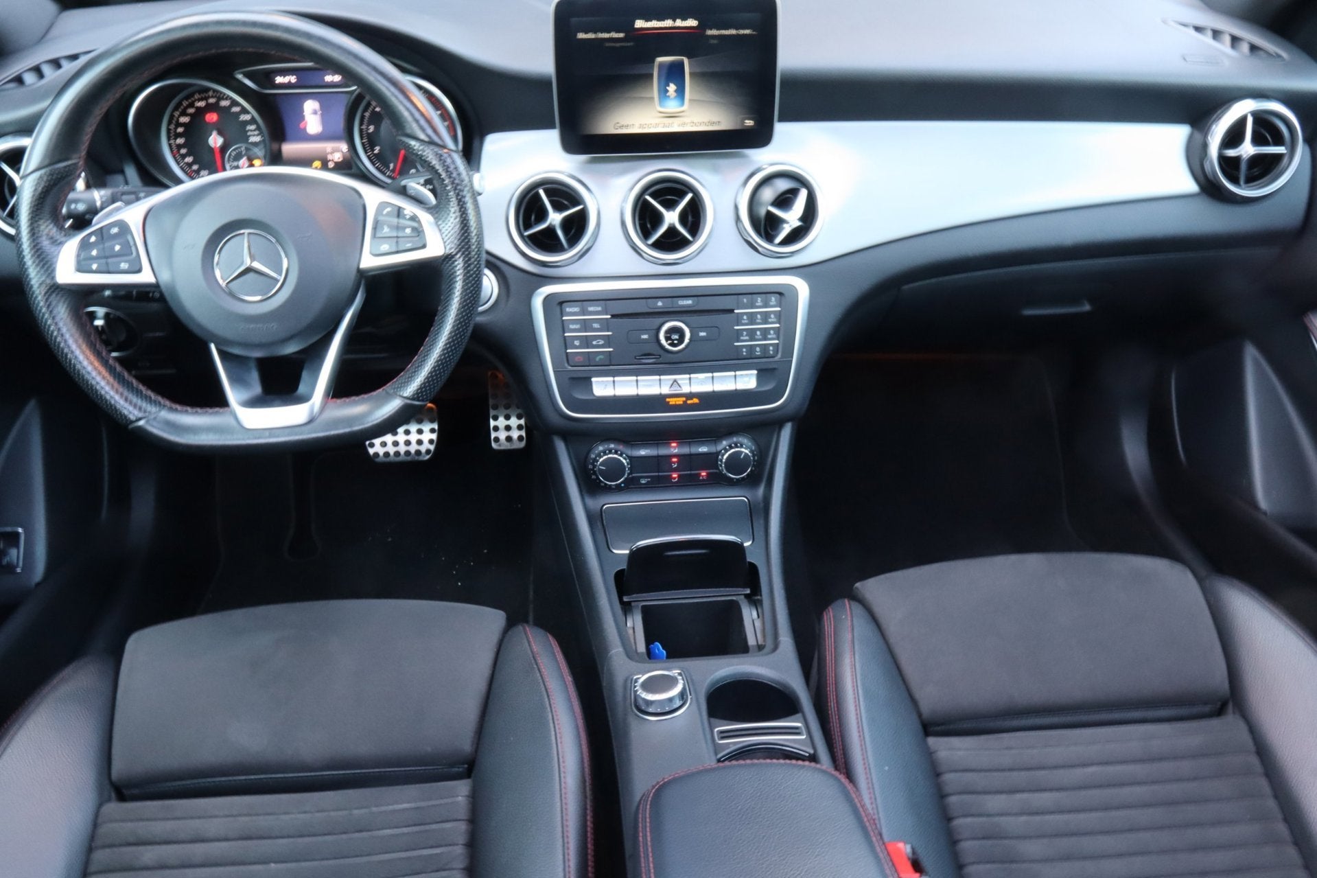 Mercedes-Benz GLA-klasse 200 Premium Plus-Panoramadak-AMG pa, Auto's, Dealer onderhouden, Stof, 715 kg, Wit