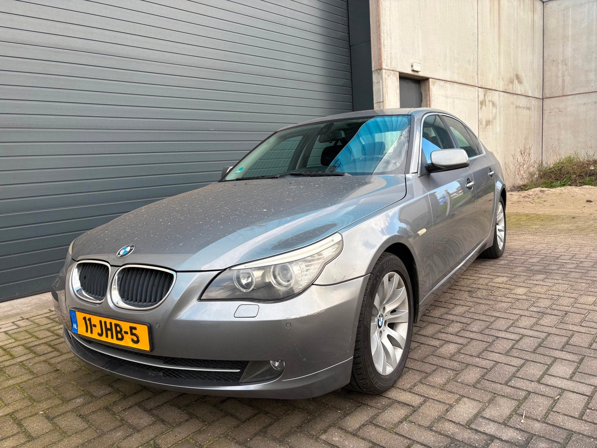 BMW 5-serie 520i Business Line AUT NAVI *MOTOR SCHADE*, Auto's, Automaat, 4 cilinders, 1465 kg, Bedrijf
