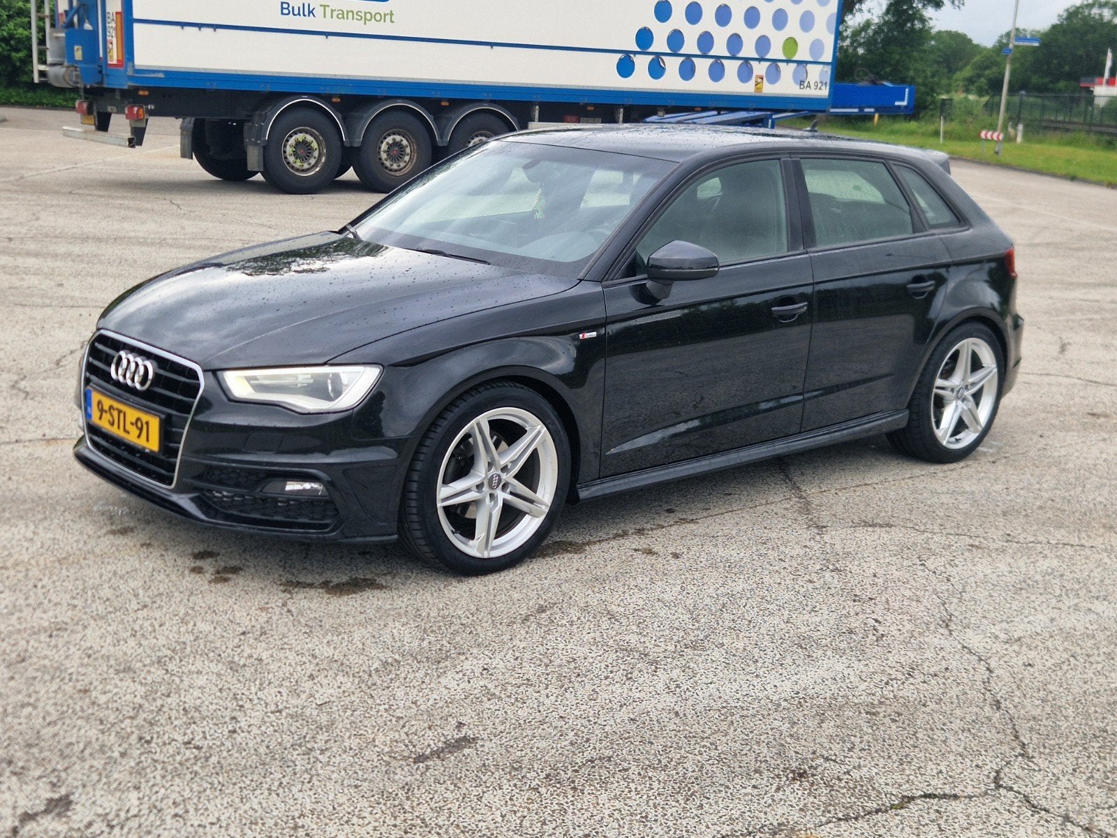Audi A3 1.6 TDI 3x s line Sportback 2013, Auto's, Audi, Voorwielaandrijving, Elektronische parkeerrem, 4 cilinders, Zwart