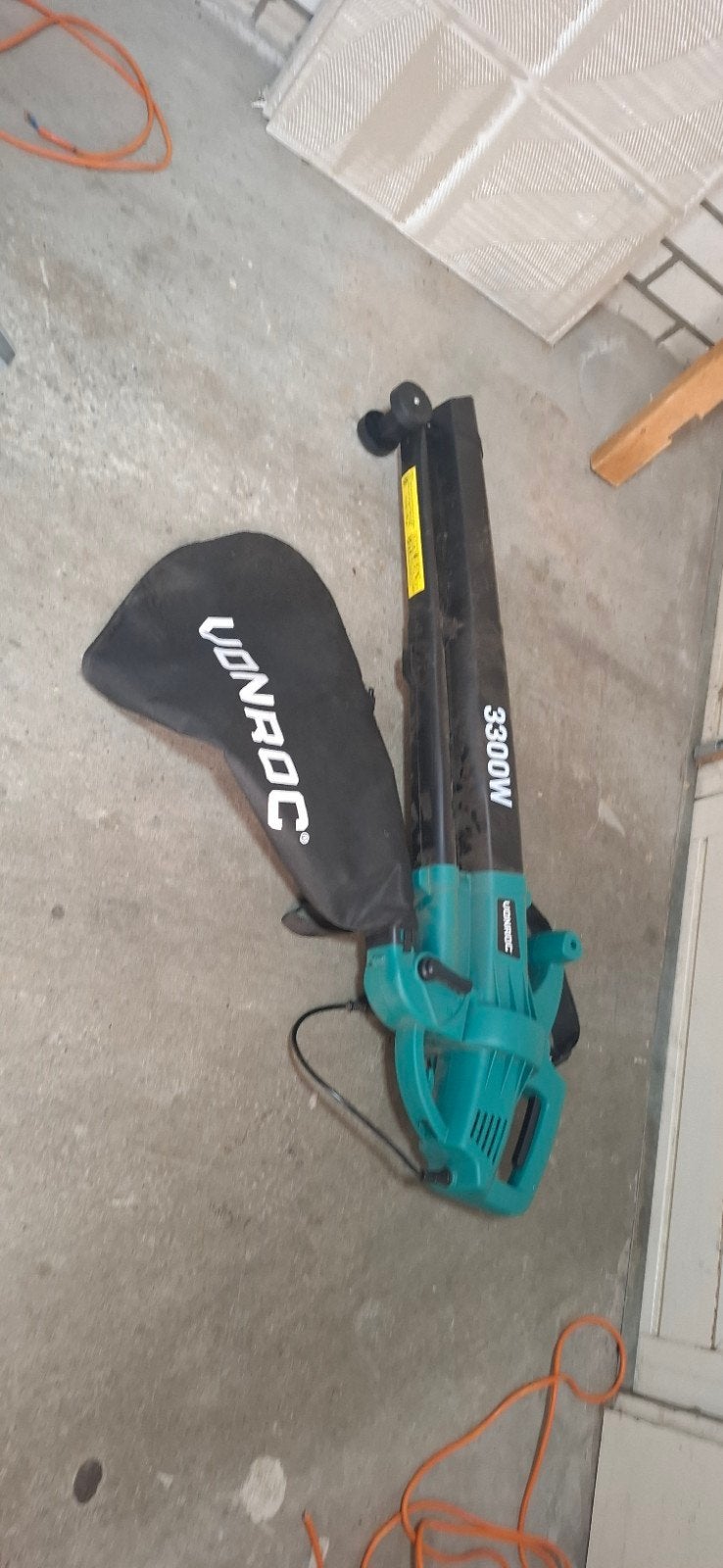 Vonroc Bladblazer 3300W - Elektrisch met Zuigfunctie, Gebruikt, Met opvangzak, Handgedragen, Ophalen of Verzenden