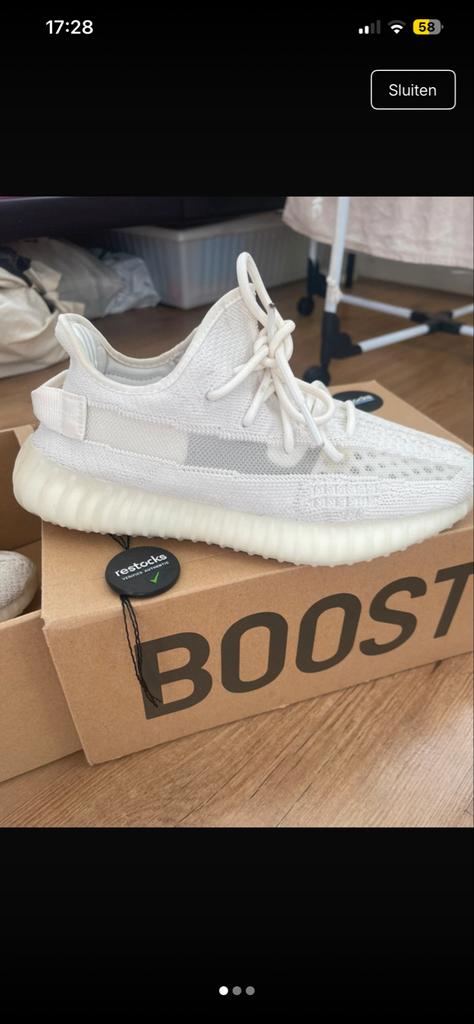 Witte Adidas Yeezy Boost 350 V2 - Nieuw in doos, Kleding | Dames, Schoenen, Ophalen of Verzenden, Nieuw, Wit, Sneakers of Gympen