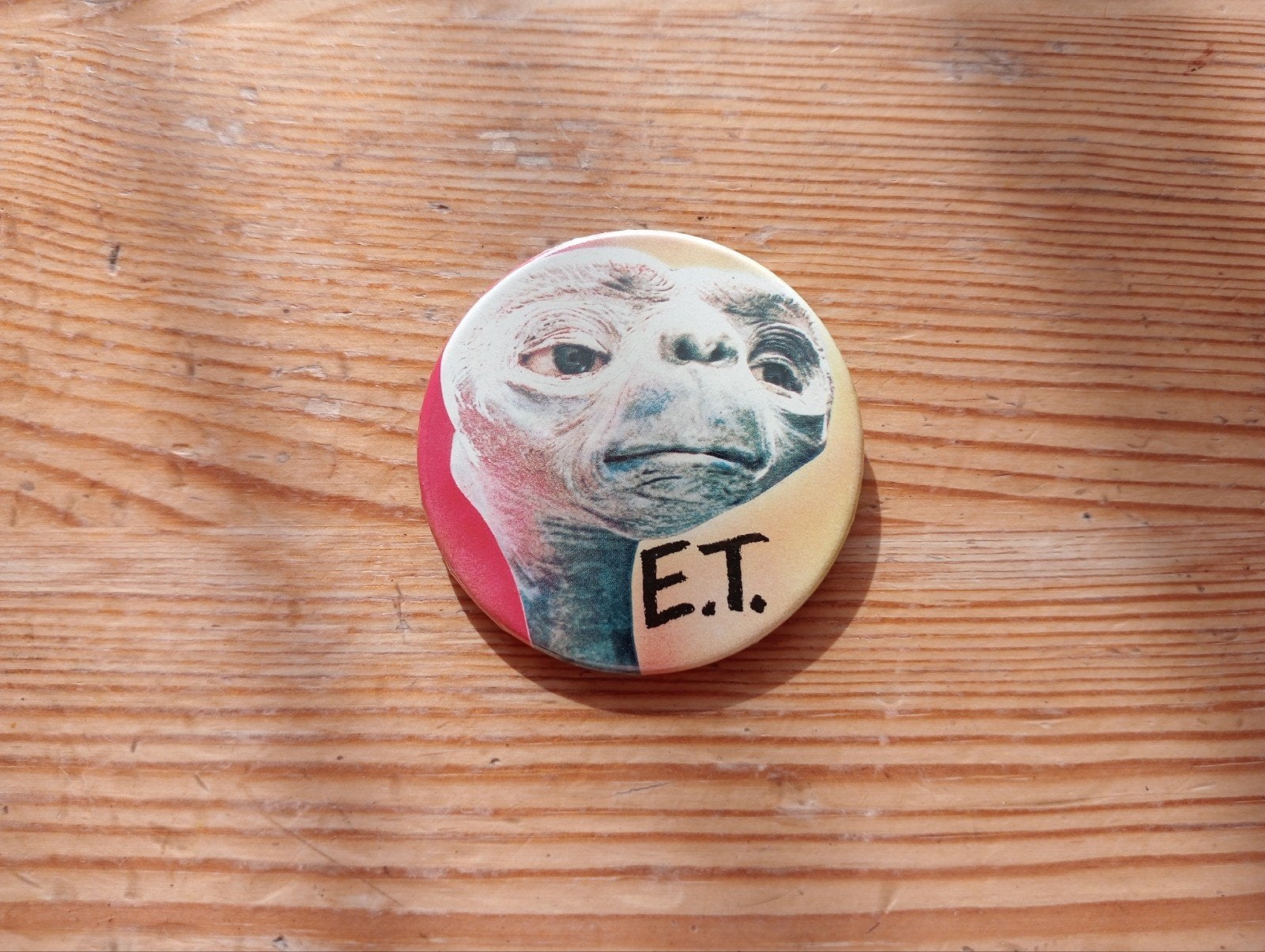 Twee vintage  ET buttons, 1982, Ophalen of Verzenden, Gebruikt, Overige onderwerpen