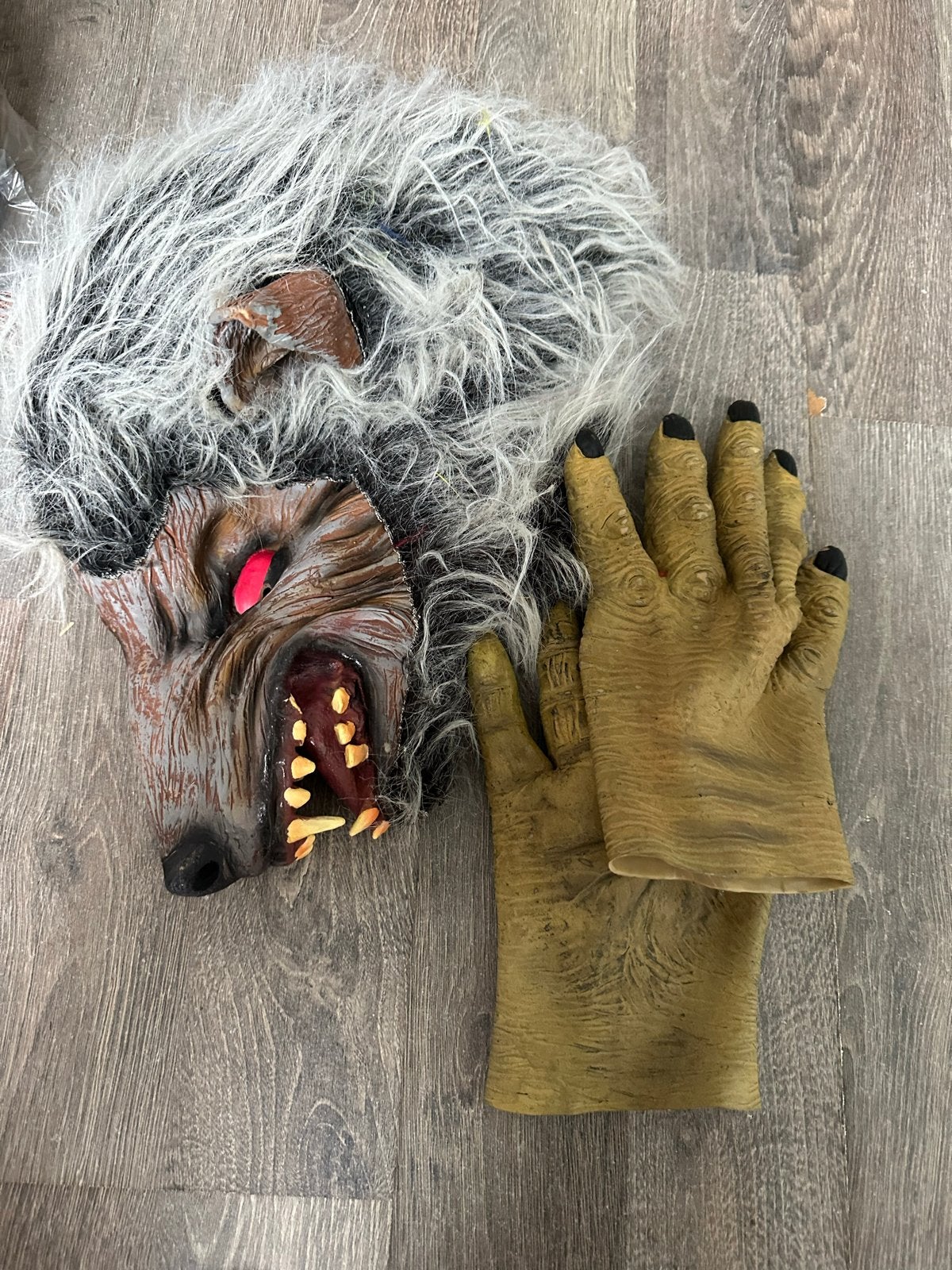 Weerwolf Masker en Handschoenen Halloween Kostuum, Ophalen, Gebruikt, Toneelattributen of Onderdelen