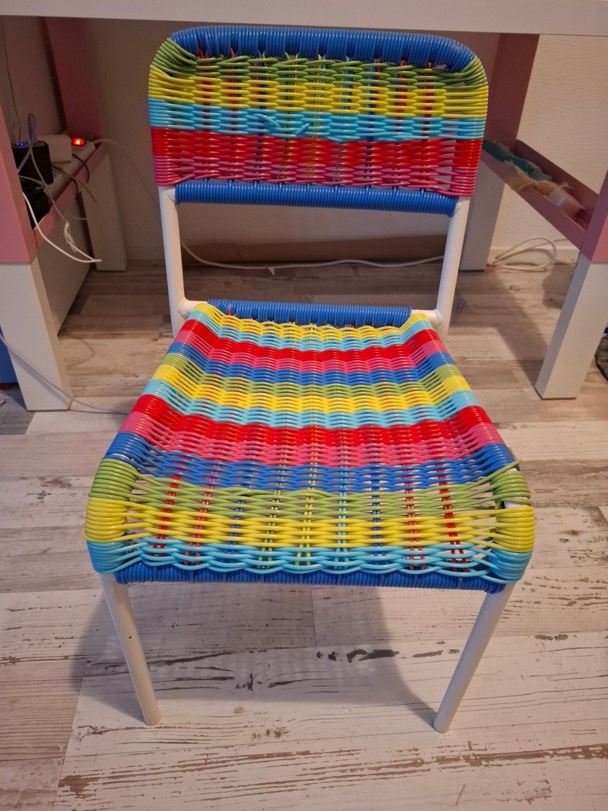 Gratis! Kleurrijke kinderstoel - perfect voor kleuters!, Kinderen en Baby's, Ophalen, Gebruikt, Stoel(en)