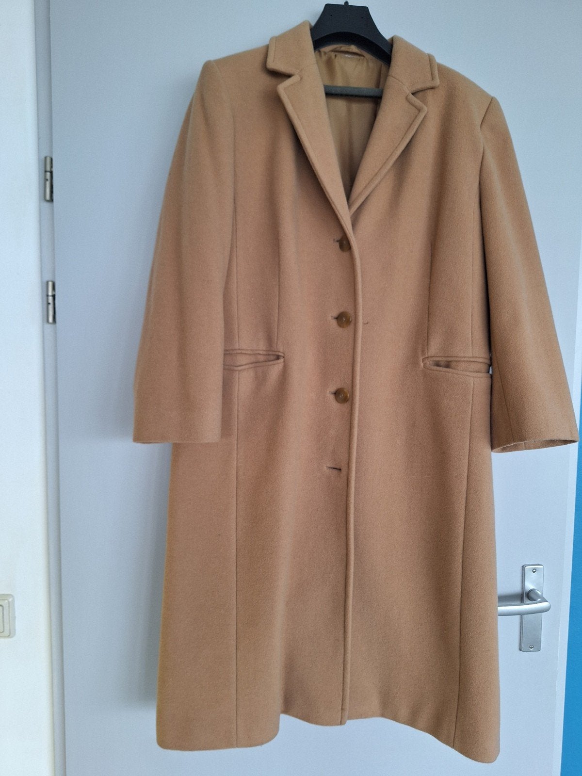 stijlvolle en stoere camelkleurige jas, Ophalen of Verzenden, Zo goed als nieuw, Maat 42/44 (L), Beige