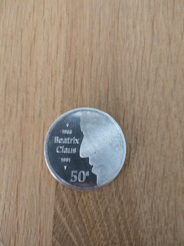 Herdenkingsmunt 50 gulden 25 jaar huwelijk Beatrix & Claus, Postzegels en Munten, Munten | Nederland, Ophalen, Koningin Beatrix