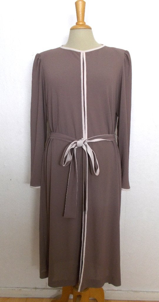 Vintage taupe jurk van Kay Windsor (USA) M/L, Kleding | Dames, Maat 38/40 (M), Overige kleuren, Verzenden, Zo goed als nieuw