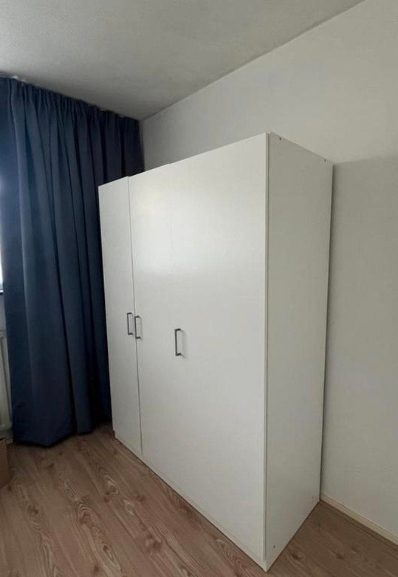 Beautiful Ikea DOMBÅS 3-door wardrobe in perfect condition., Ophalen, 50 tot 75 cm, 100 tot 150 cm, 150 tot 200 cm