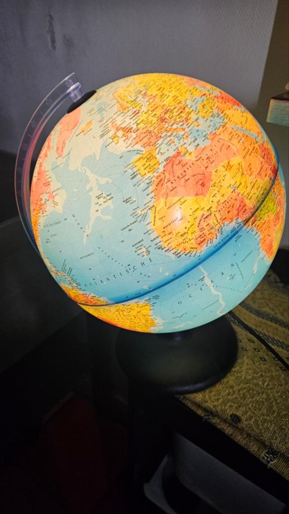Verlichte Wereldbol - Educatief en Decoratief, Ophalen, Zo goed als nieuw, Met licht