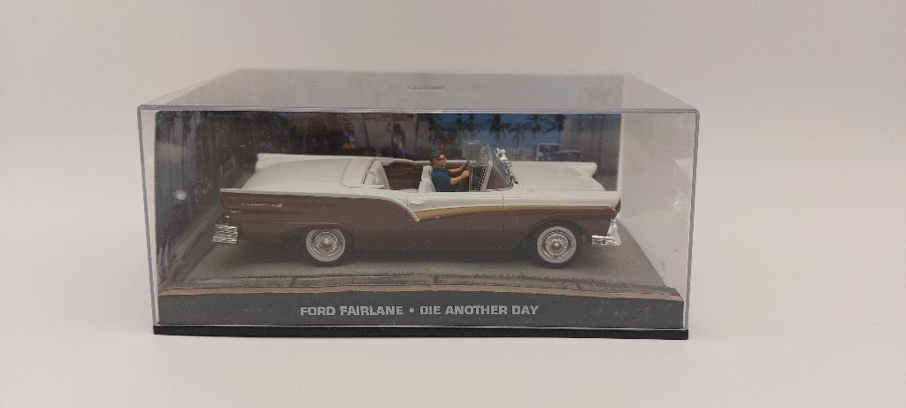 #47 Ford Fairlane 500 Sunliner James bond auto met boekje, Verzenden, Nieuw, Auto, Universal Hobbies