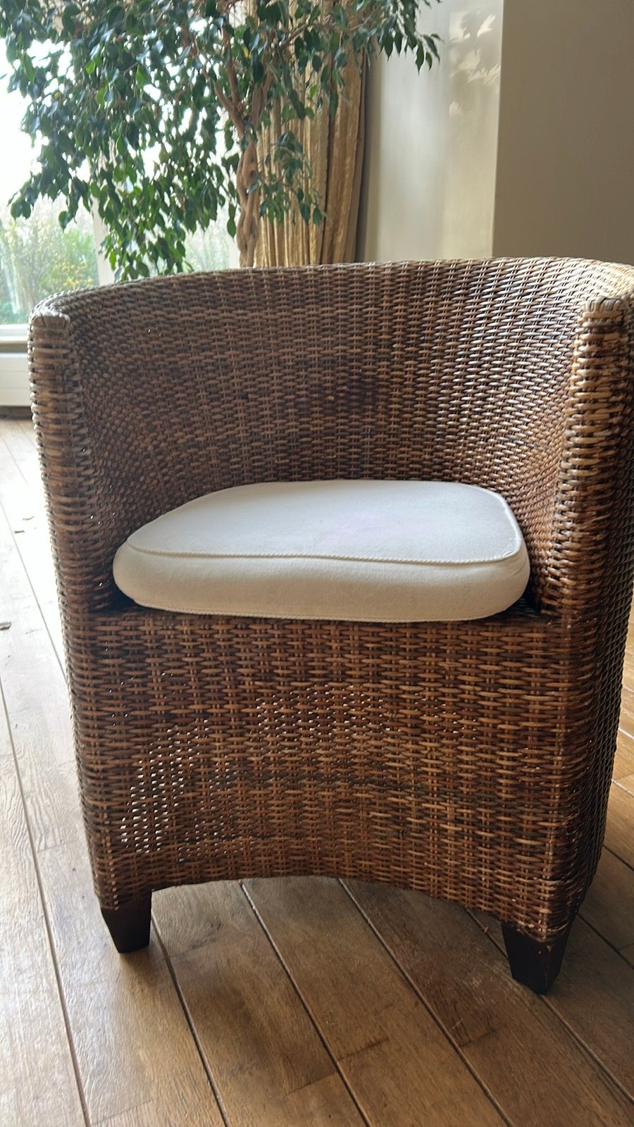 Rotan fauteuil met kussen - Gebruikt, Huis en Inrichting, Stoelen, Ophalen, Gebruikt, Bruin, Riet of Rotan