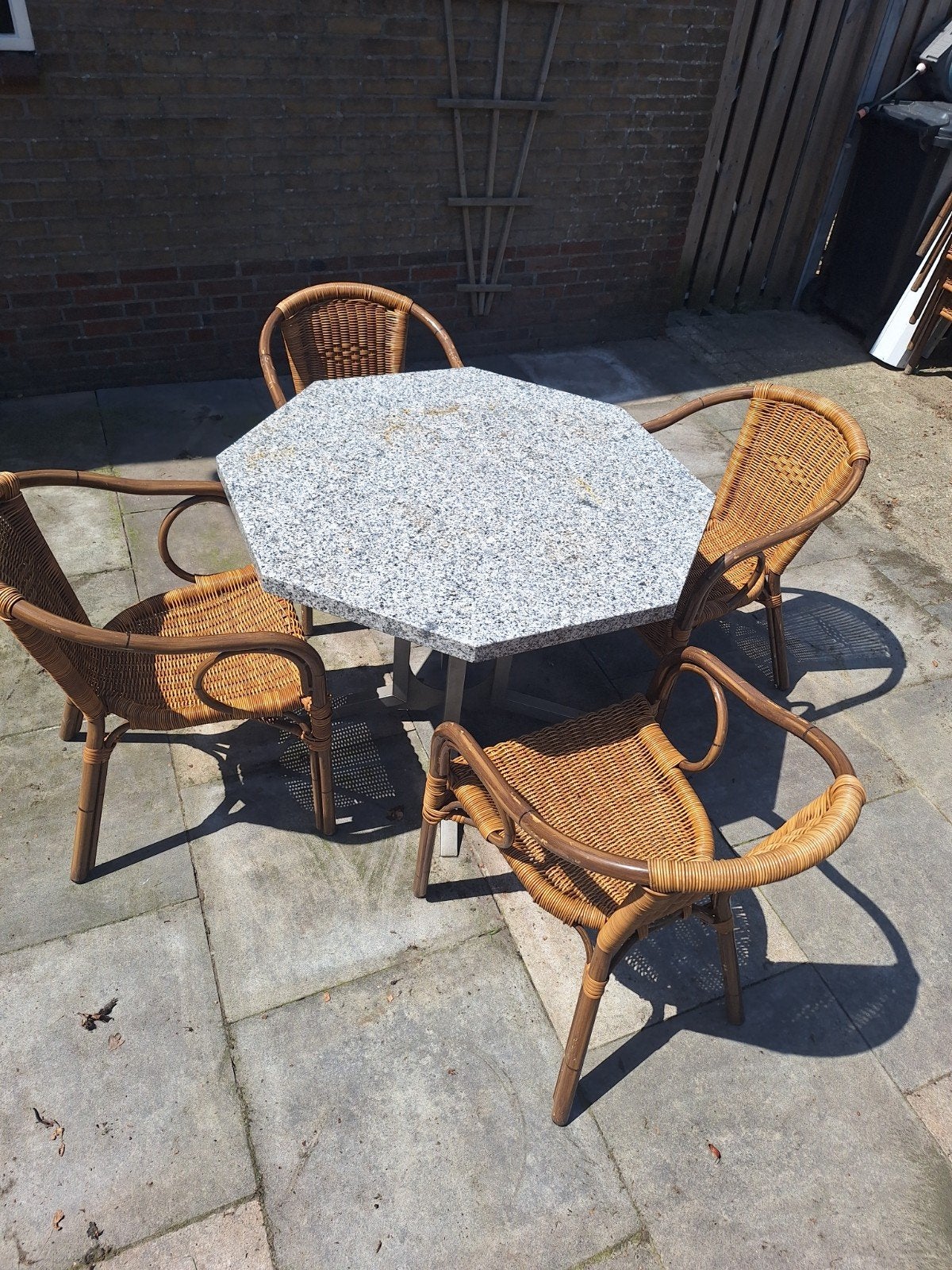 Mooie granieten tafel met 4 stoelen, Ophalen, 4 zitplaatsen, Gebruikt, .