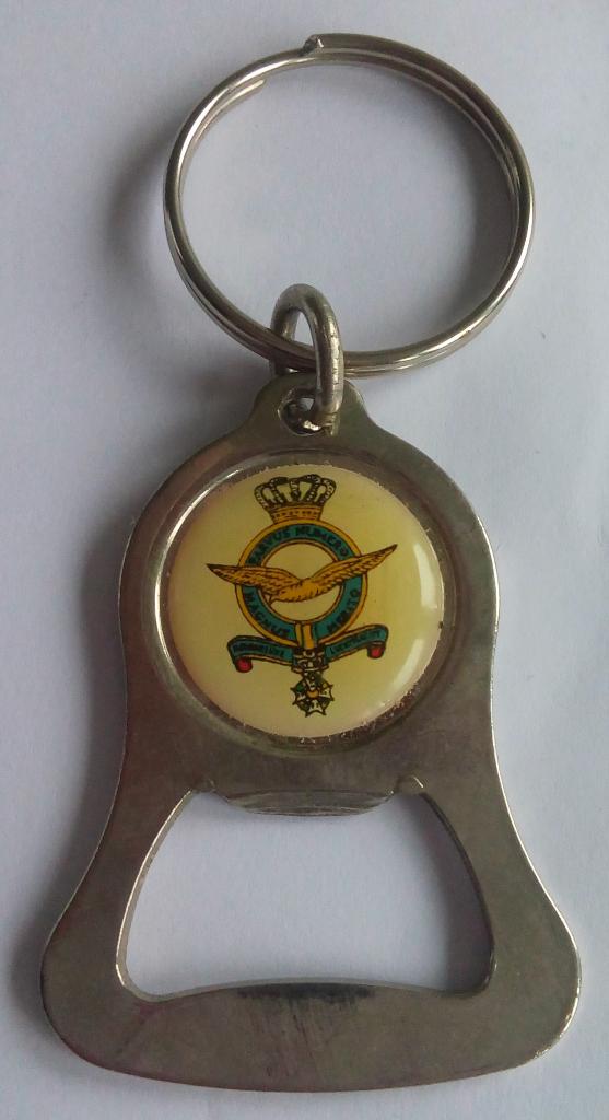 Flesopener met opdruk embleem Koninklijke Luchtmacht., Verzenden, Luchtmacht, Nederland, Overige typen