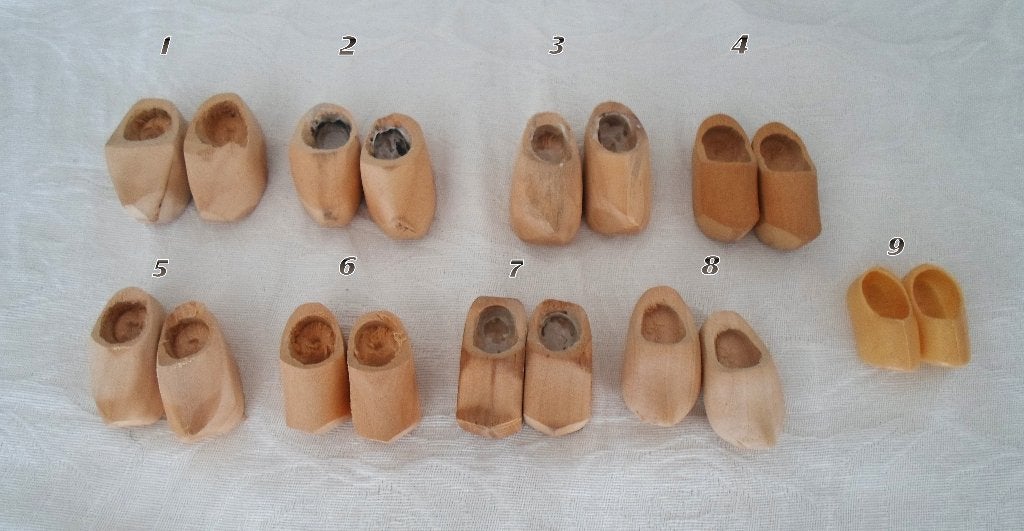 Houten Klompjes voor poppen. 1 euro per paar., Ophalen of Verzenden, Gebruikt, Kleertjes