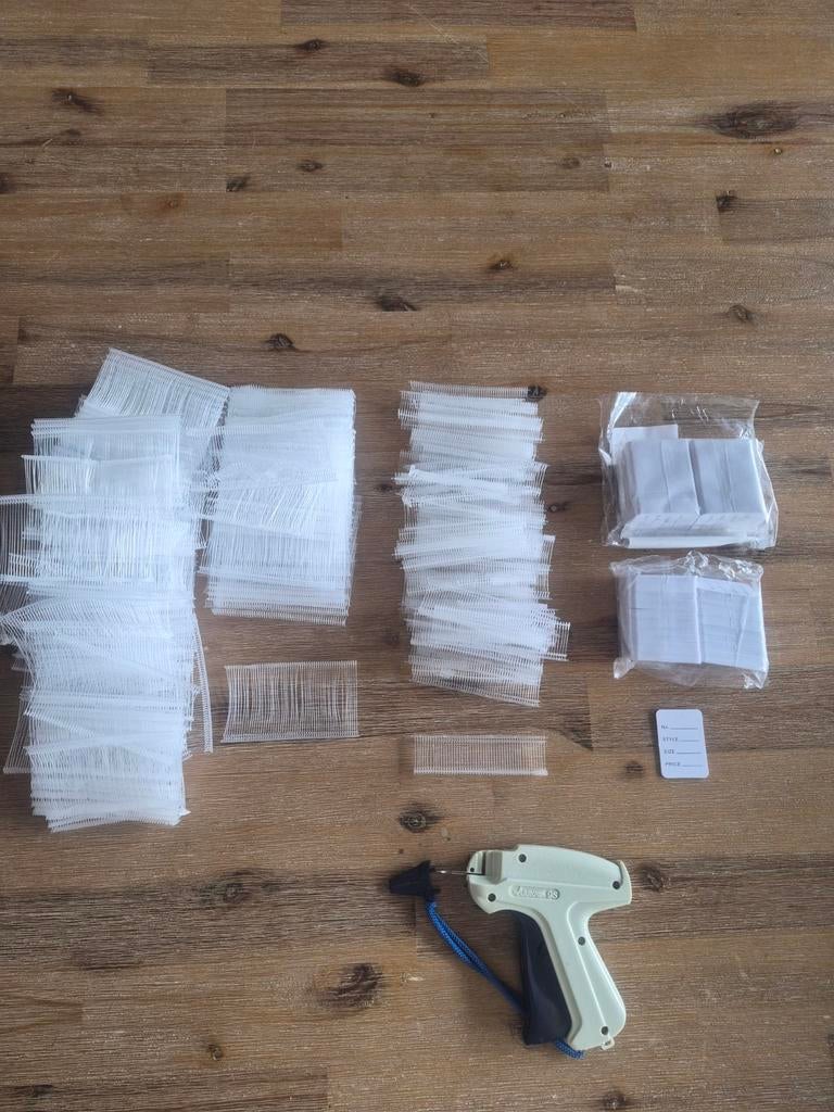 Labelpistool met veel bevestigingsdraden, Hobby en Vrije tijd, Ophalen, Gebruikt