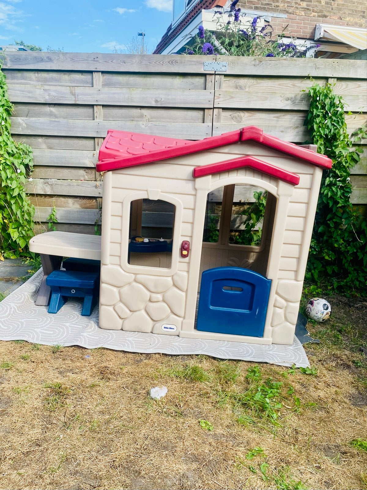 Little Tikes Speelhuisje met picknicktafel, Kinderen en Baby's, Ophalen of Verzenden, Zo goed als nieuw, Kunststof