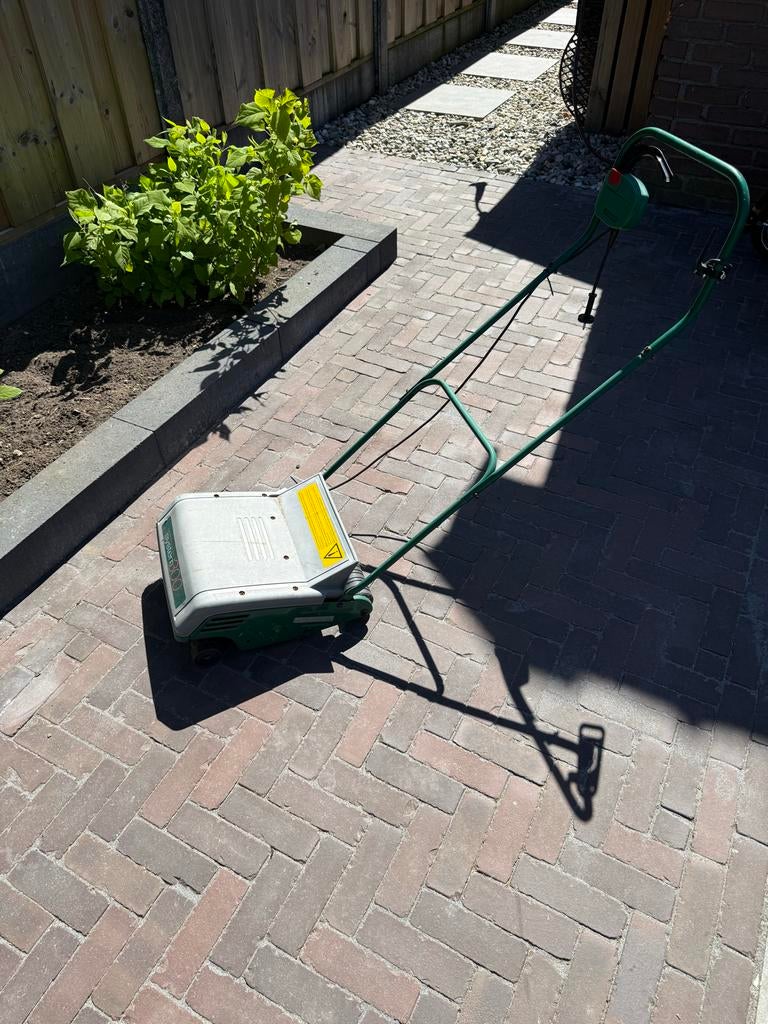 Gardena System 300 Elektrische Kooimaaier - Strak Gazon!, Ophalen, Gebruikt, Elektrische grasmaaier, 40 t/m 49 cm
