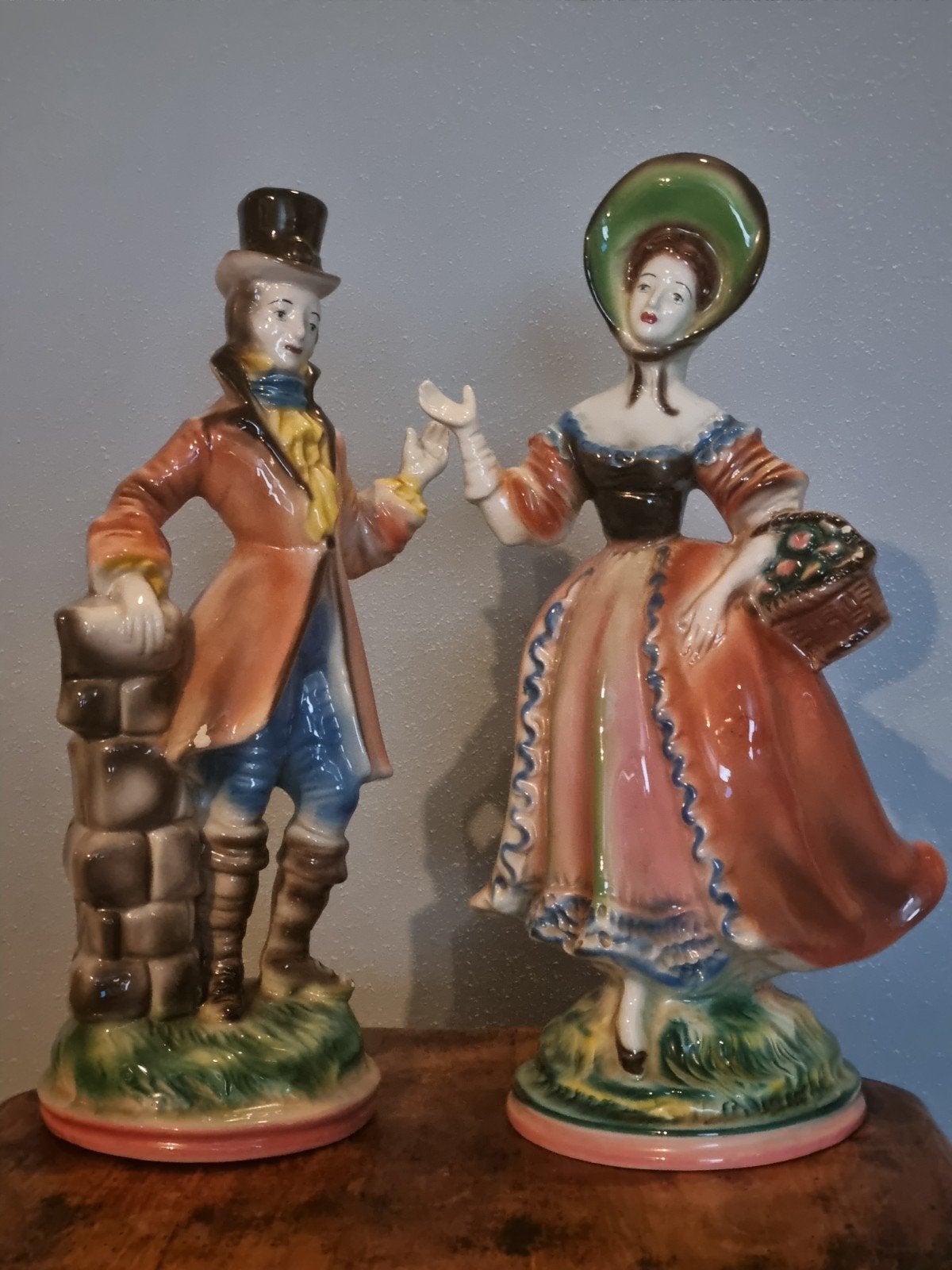 Vintage porseleinen beelden : Victoriaans stel, Ophalen of Verzenden