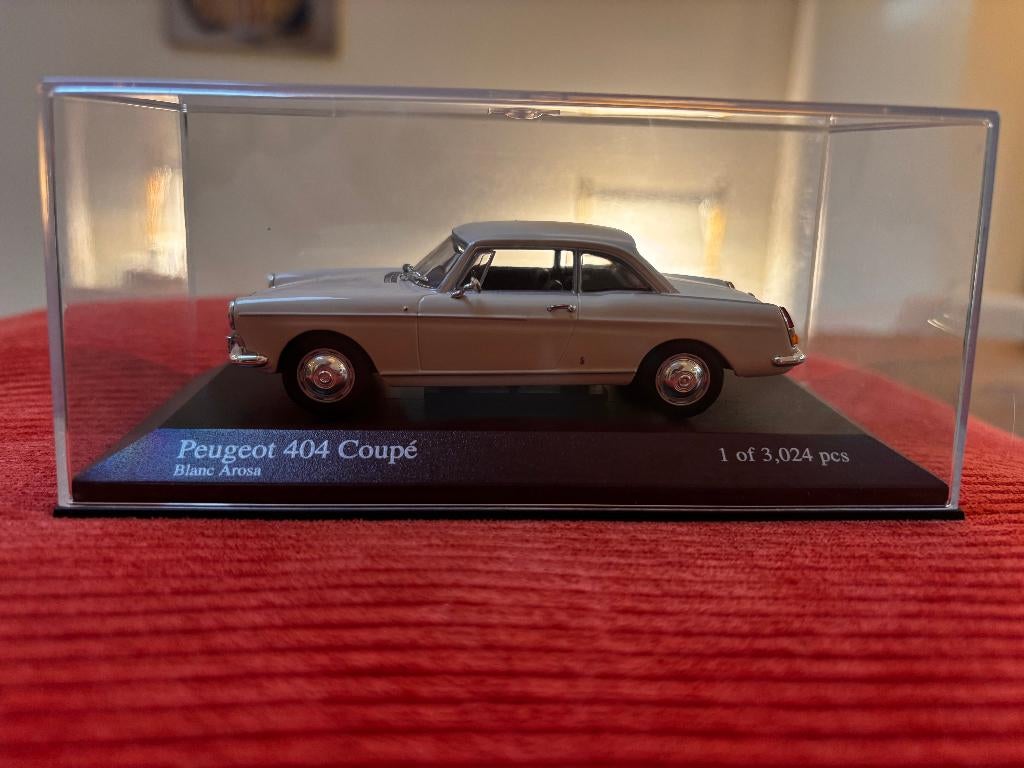 Peugeot 404 Coupé – Blanc Arosa, Ophalen of Verzenden, Zo goed als nieuw, Auto, MiniChamps