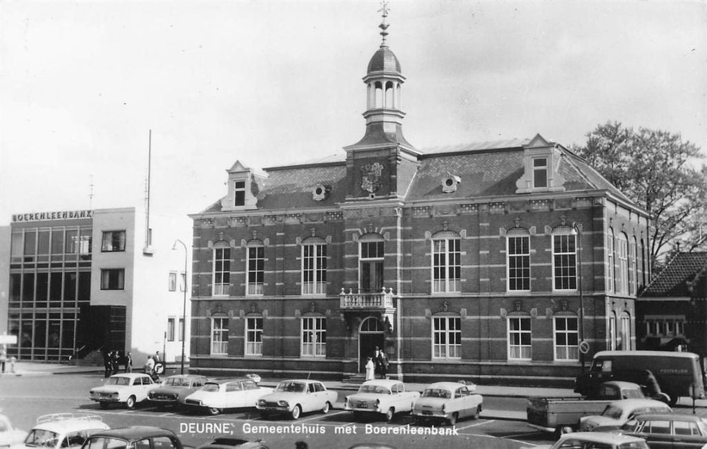 703-377-025 Deurne Gemeentehuis Met Boerenleenbank, Verzamelen, Ansichtkaarten | Nederland, Verzenden, Voor 1920, Noord-Brabant
