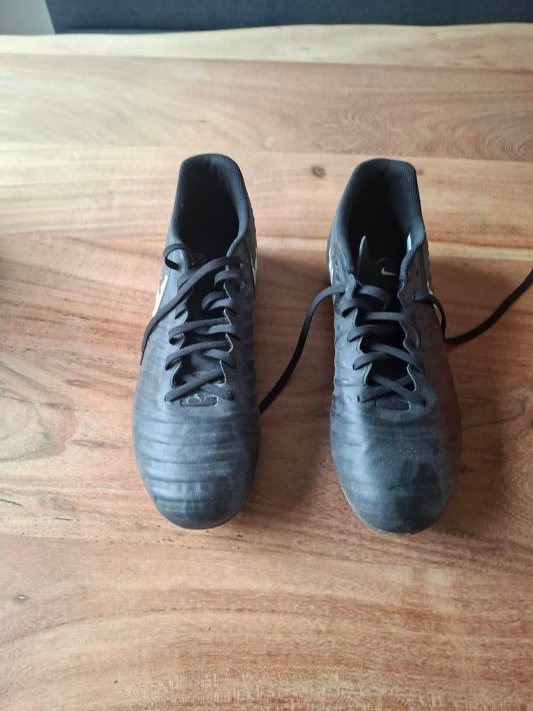 Nike voetbalschoenen zwart - Maat 38.5, Sport en Fitness, Ophalen of Verzenden, Zo goed als nieuw, Schoenen