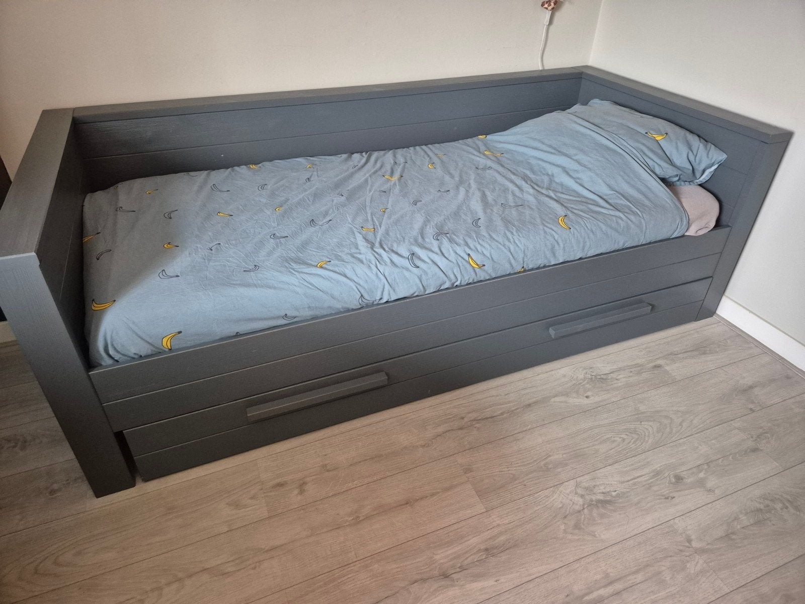 wood dennis bed met uitschuifbaar logeerbed, Huis en Inrichting, Ophalen, Gebruikt