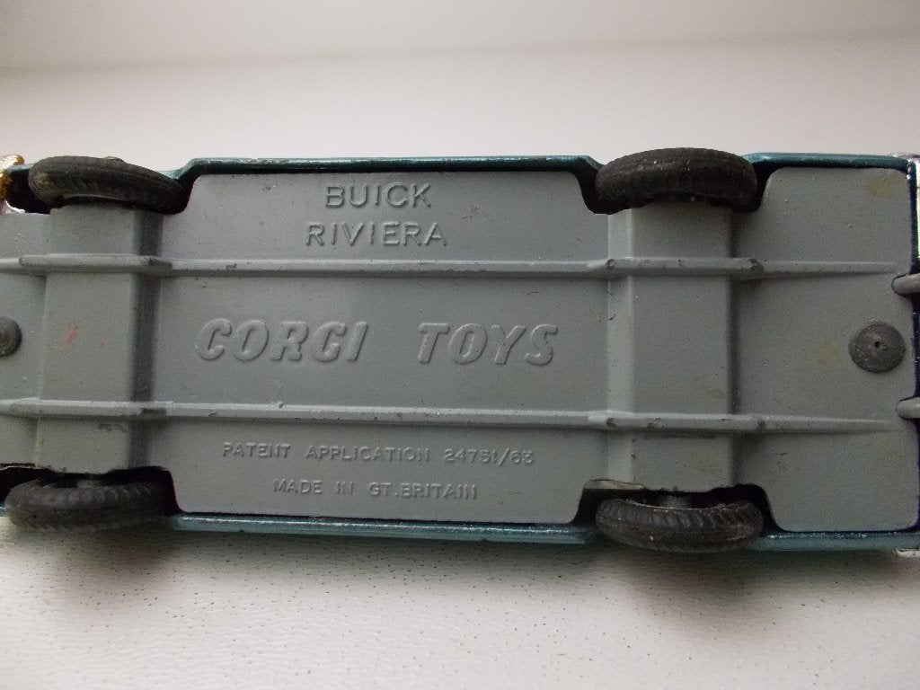 1964 Corgi Toys 245 BUICK RIVIERA + "TRANS O LITE". (-B-), Ophalen of Verzenden, Zo goed als nieuw, Auto, Corgi