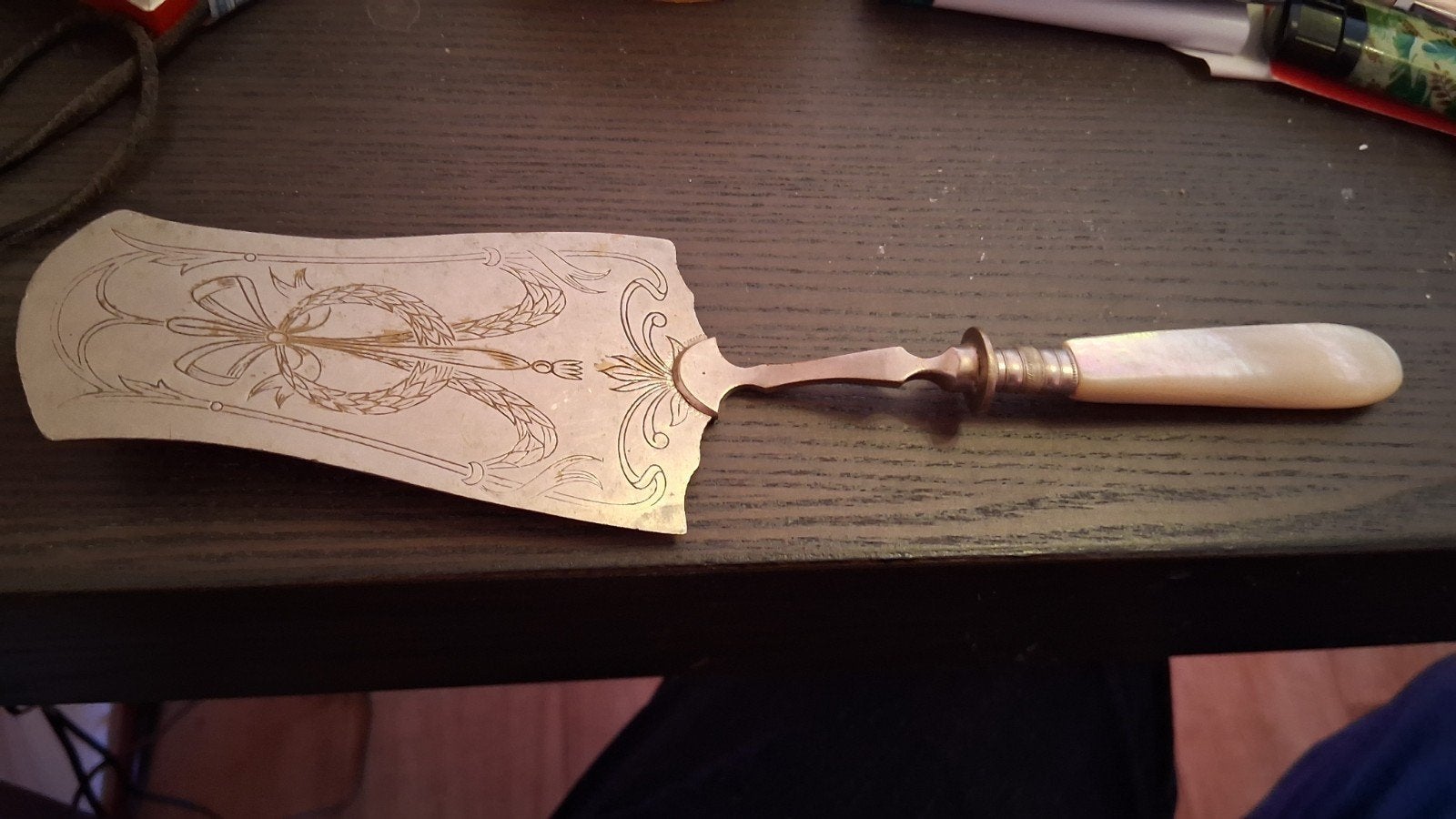 Antieke taartschep met parelmoer handvat, Verzenden