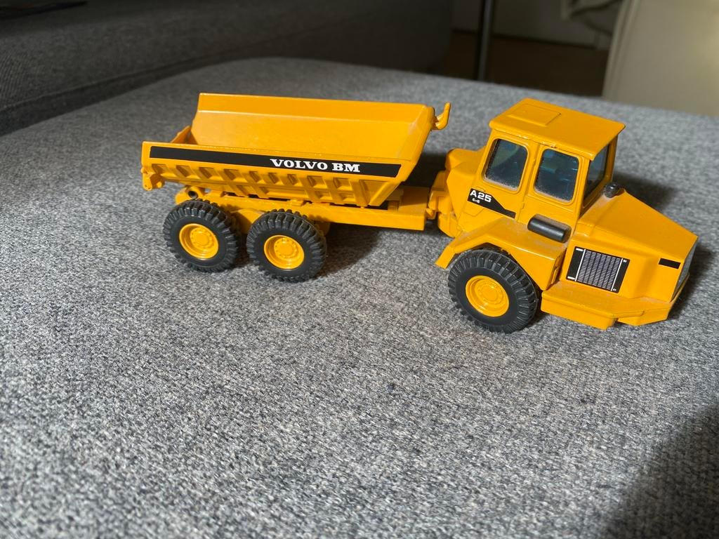 Volvo Dumper A325 - Model 5350, Ophalen of Verzenden, Zo goed als nieuw, Bus of Vrachtwagen