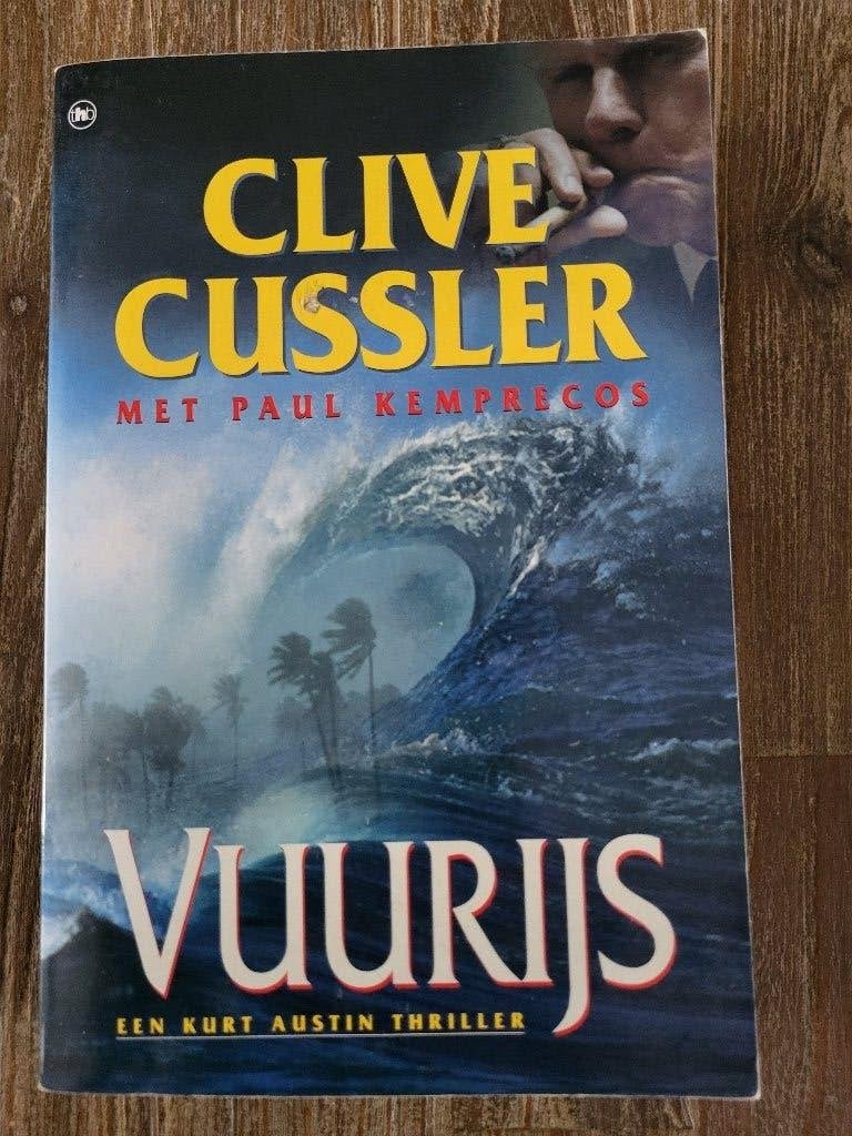 Vuurijs - Clive Cussler, Boeken, Avontuur en Actie, Ophalen of Verzenden, Zo goed als nieuw, Clive Cussler