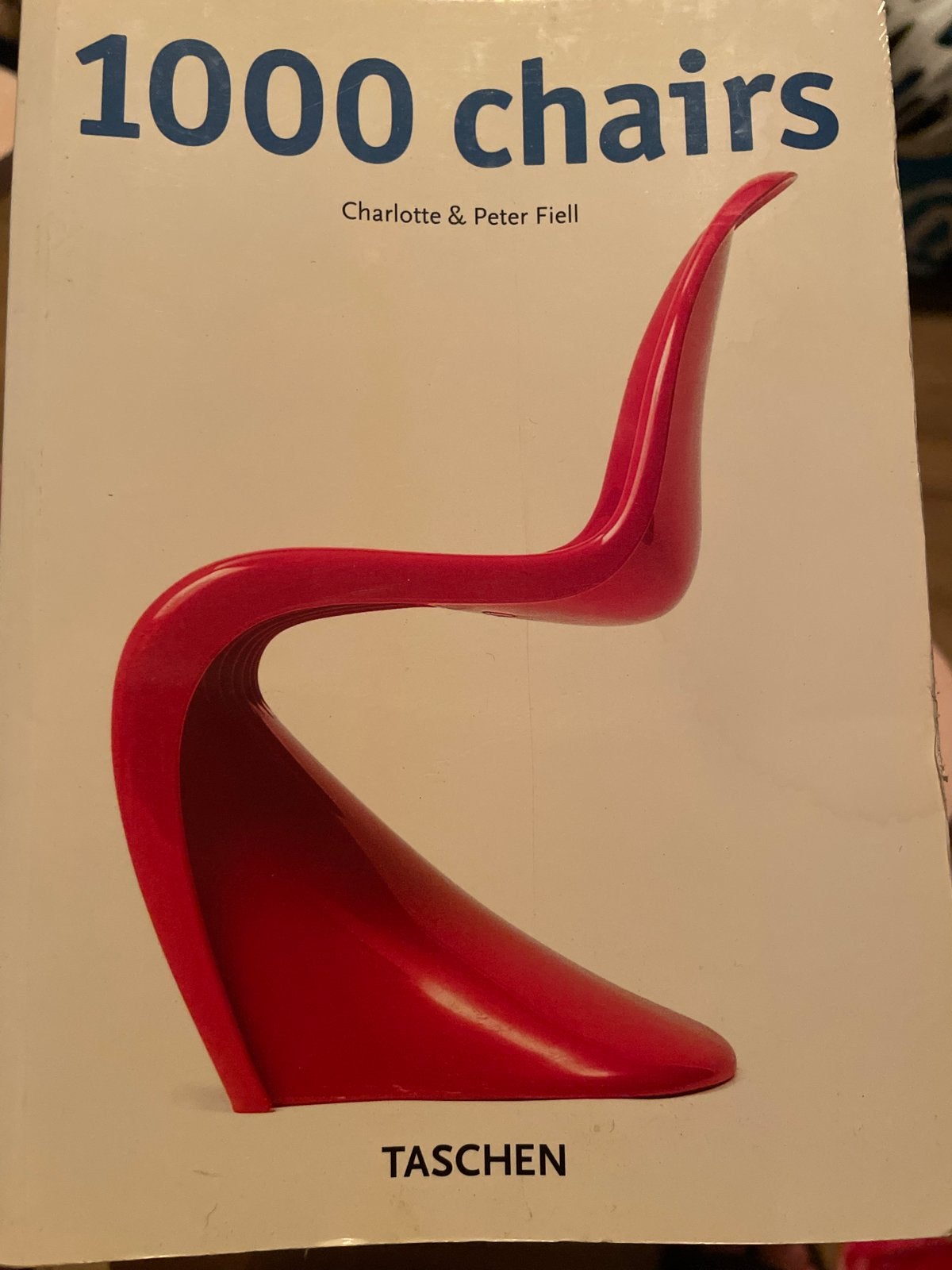 1000 Chairs - Charlotte & Peter Fiell - TASCHEN, Ophalen of Verzenden, Zo goed als nieuw, Overige onderwerpen