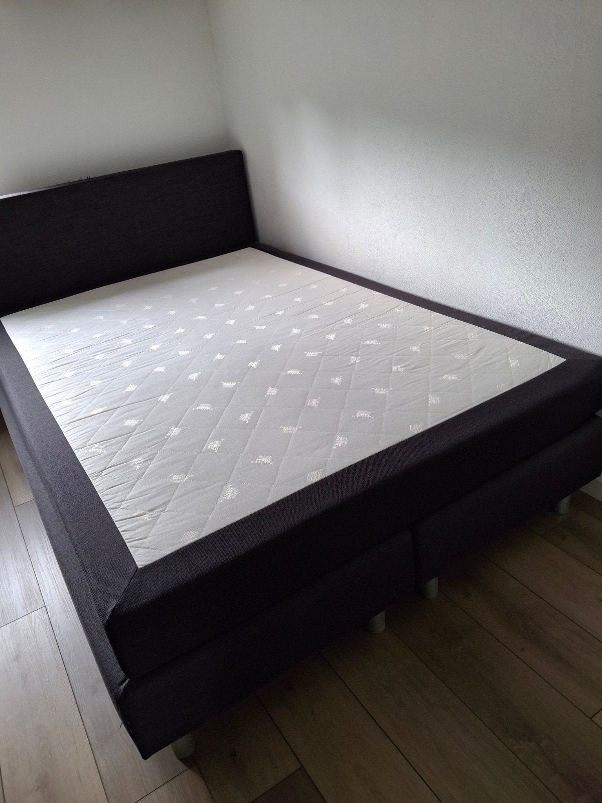 Bed 140 x 200 cm, Ophalen, Gebruikt, Bruin, Tweepersoons