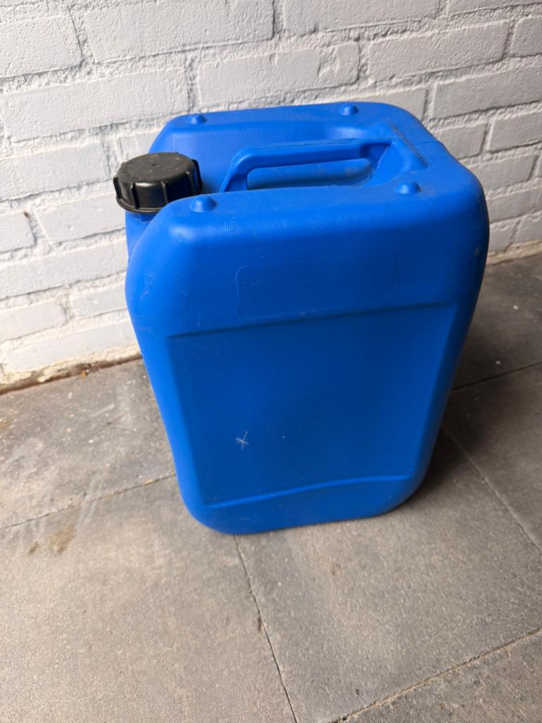 Jerrycan 20 liter, Tuin en Terras, Regentonnen, Minder dan 75 liter, Ophalen of Verzenden, Zo goed als nieuw, Kunststof