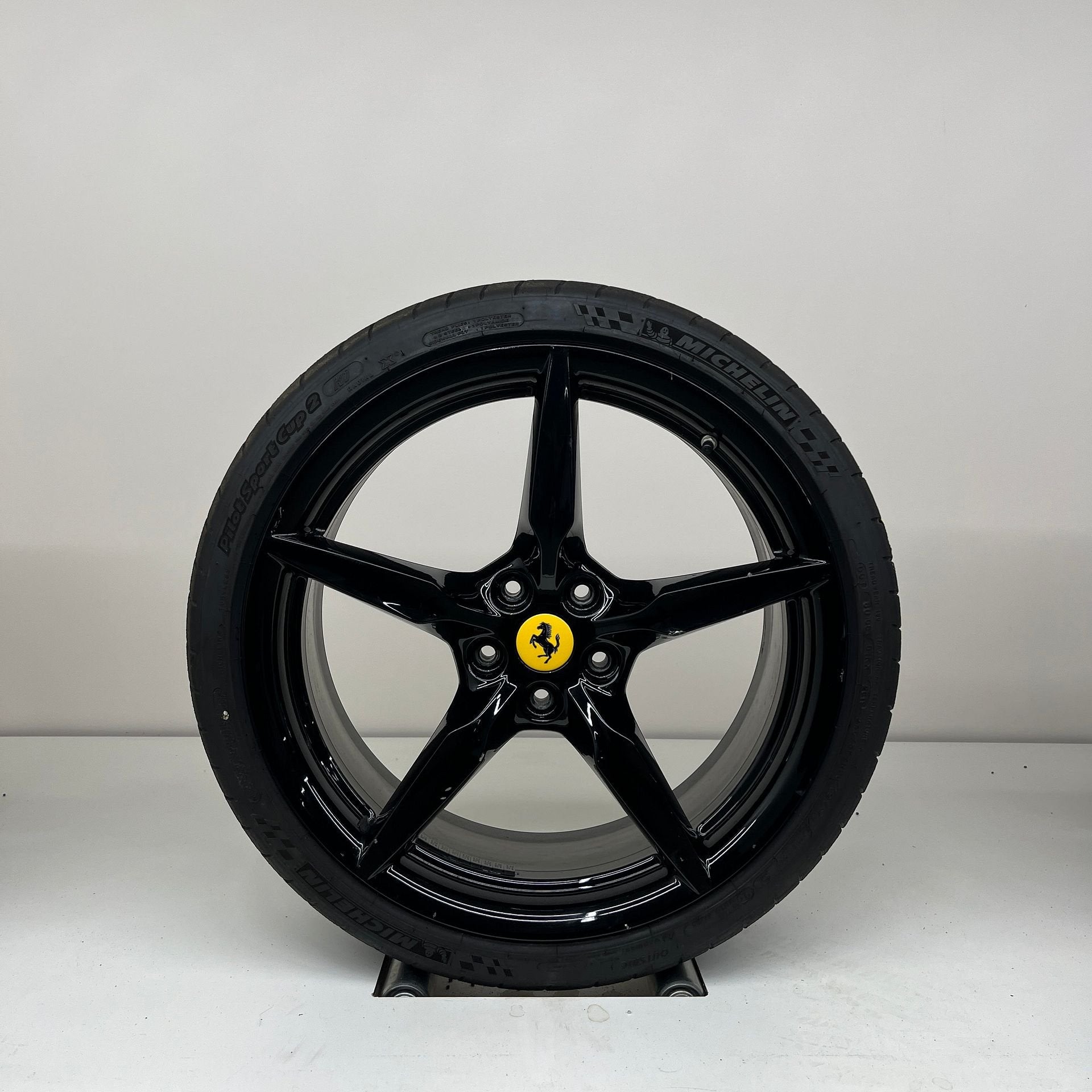 Ferrari F8 - 20 inch - zomerbanden, Banden en Velgen, Ophalen of Verzenden, Personenwagen, 20 inch