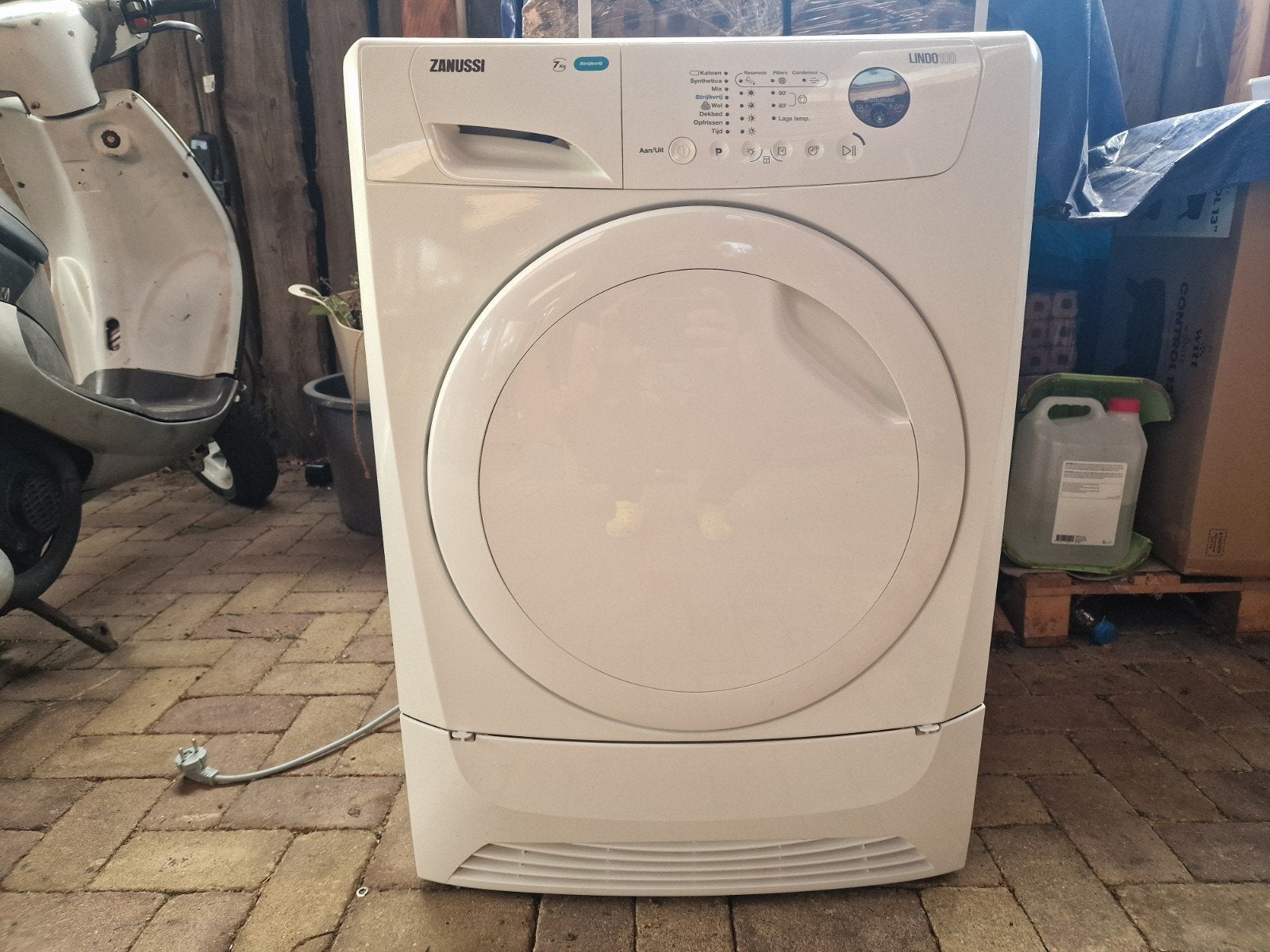 Zanussi Lindo 100 condensdroger, Ophalen, 6 tot 8 kg, Voorlader, 85 tot 90 cm