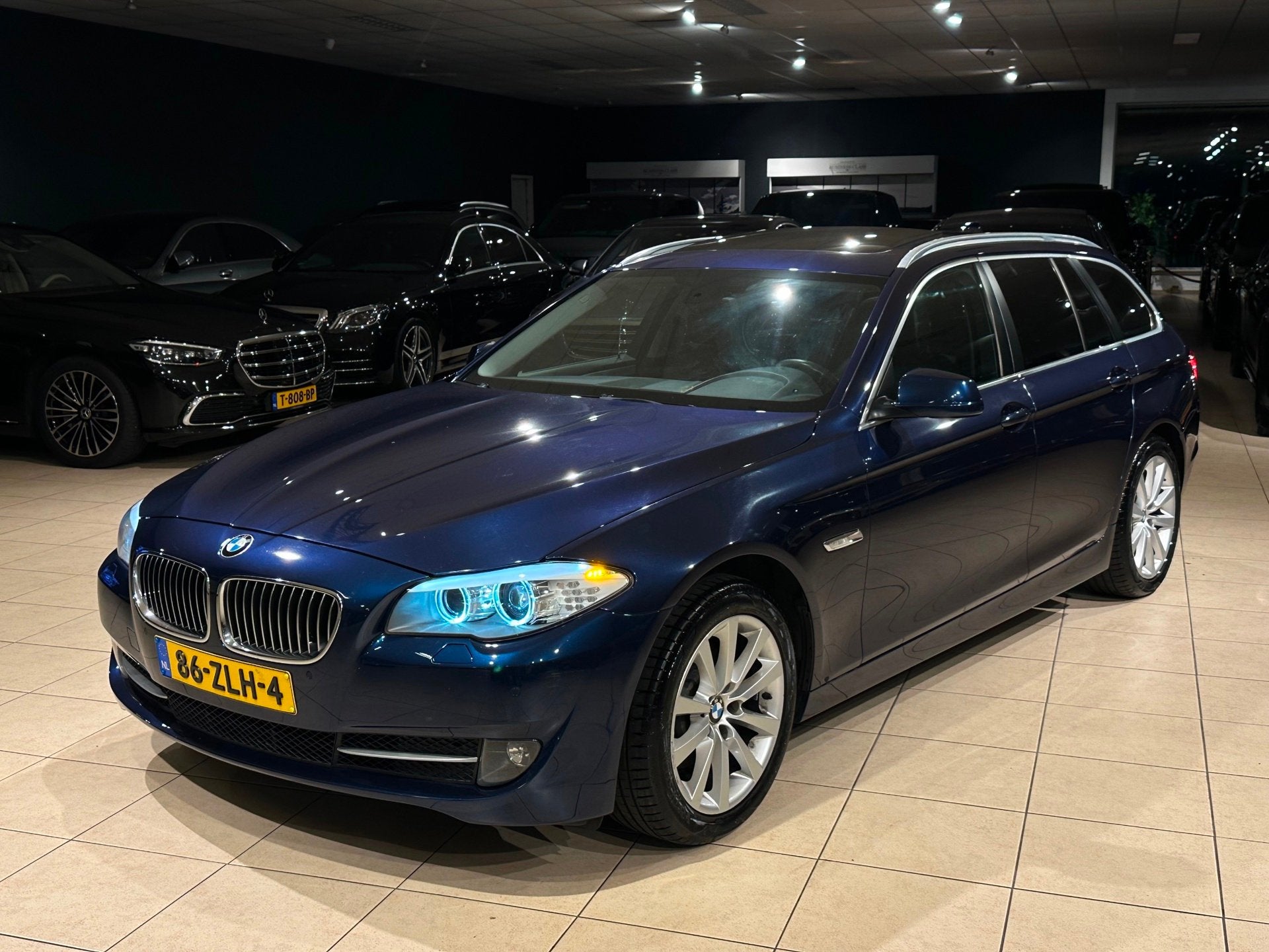 BMW 5-serie Touring 520i High Executive/PANO/TREKHAAK/LEDER/, Automaat, Euro 5, Gebruikt, Zwart