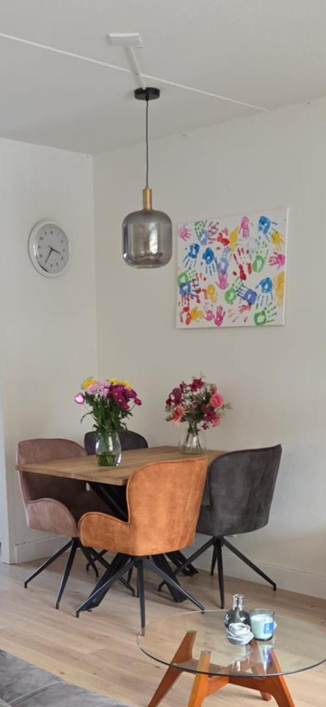 Eettafel 120 x 80 met 4 mooie draaistoelen., Huis en Inrichting, Complete eetkamers, Ophalen of Verzenden, 4 tot 6 stoelen
