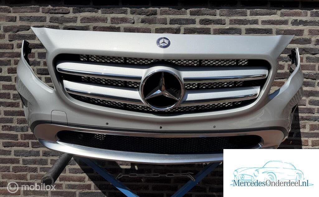 W156 GLA Voorbumper bumper front gril A1568850425, Auto-onderdelen, Carrosserie en Plaatwerk, Gebruikt, Voor, Ophalen of Verzenden
