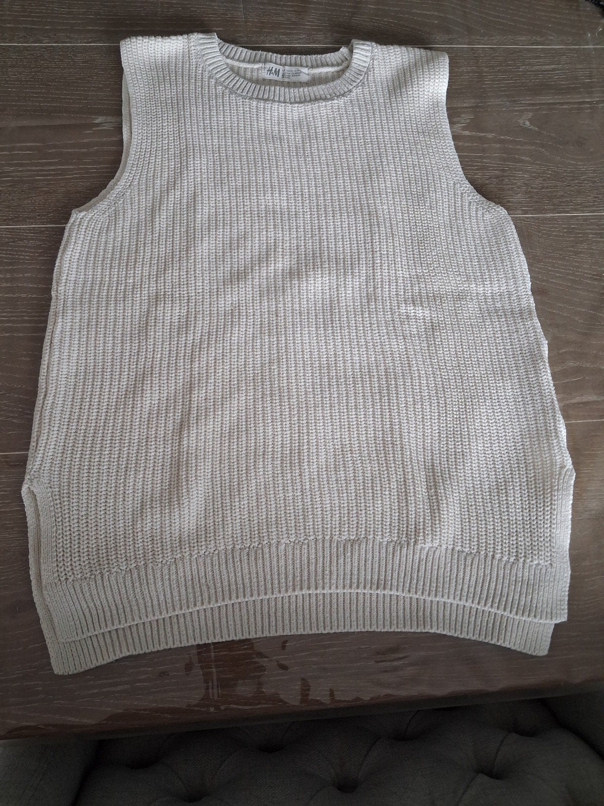 Bijna gratis H&M gebreide mouwloze spencer, maat 134/140, Ophalen of Verzenden, Zo goed als nieuw, Meisje, Shirt of Longsleeve