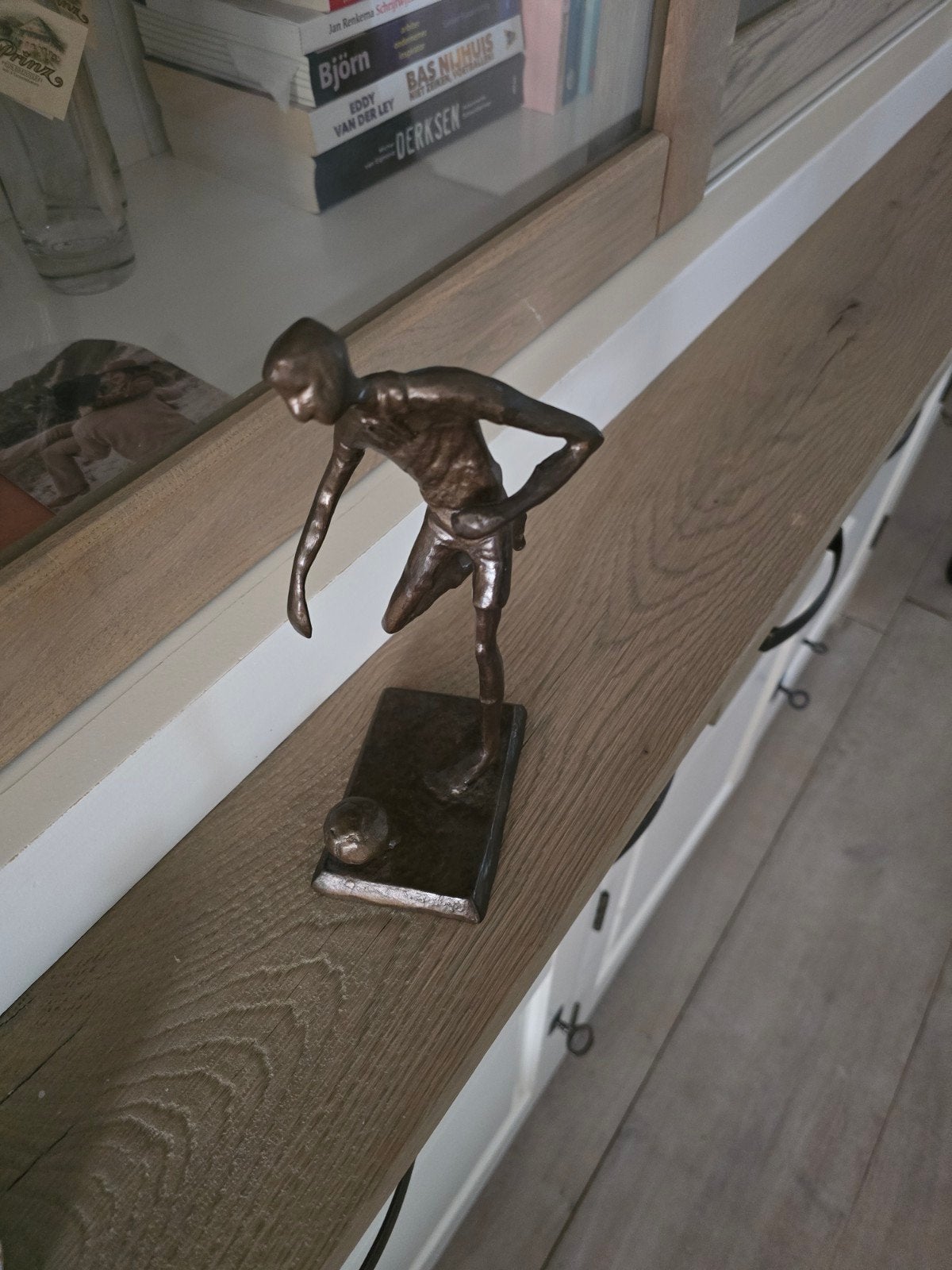 Bronzen beeldje voetballer op sokkel, Minder dan 20 cm, Ophalen of Verzenden, Brons, Op sokkel
