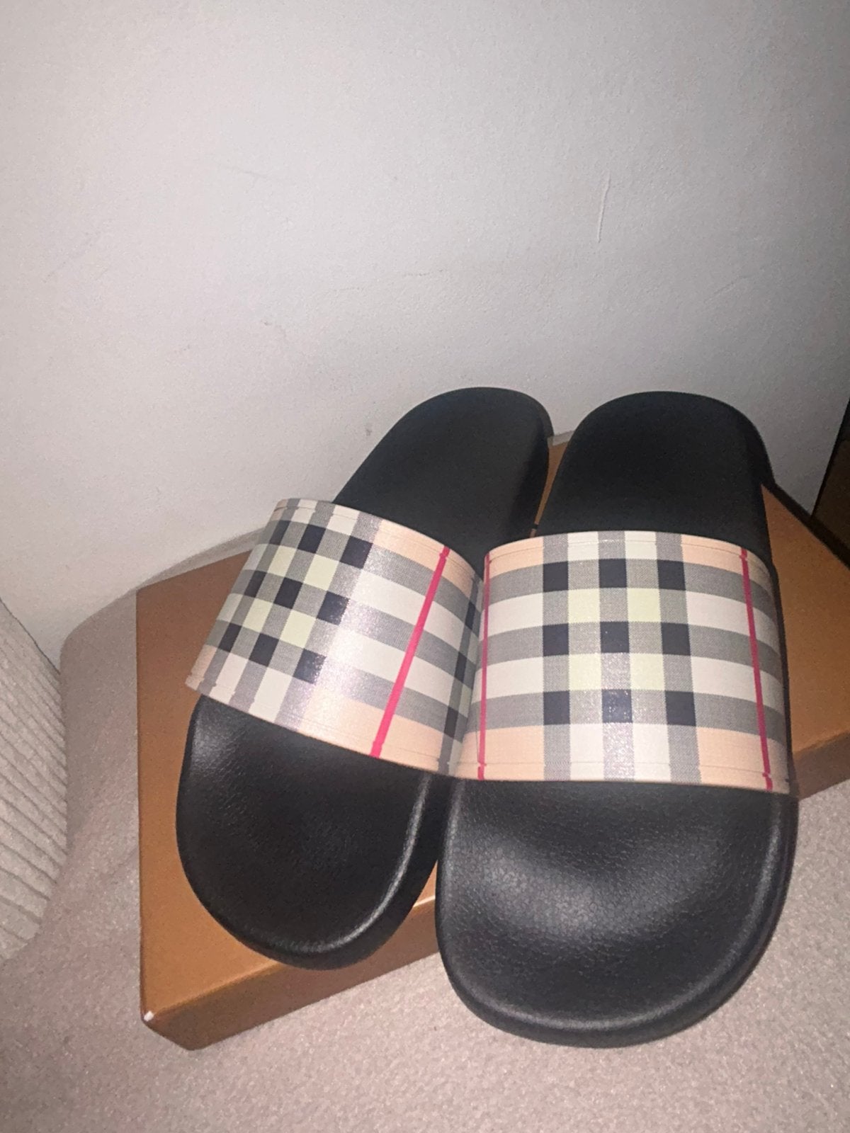 Burberry Slippers — Maat 45, Ophalen of Verzenden, Overige maten, Zwart