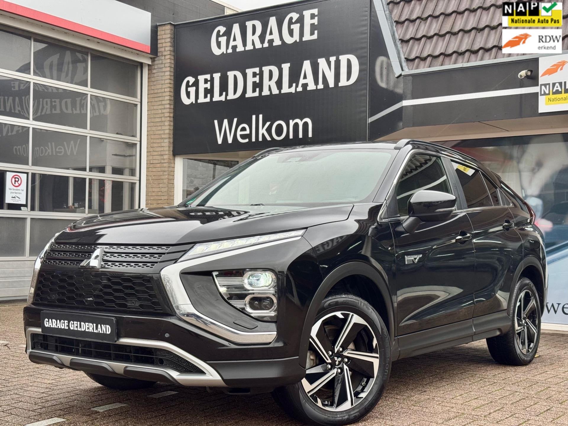 Mitsubishi Eclipse Cross 2.4 PHEV Instyle | Bi-Xenon | Full-, Automaat, 4 cilinders, Adaptive Cruise Control, Zwart