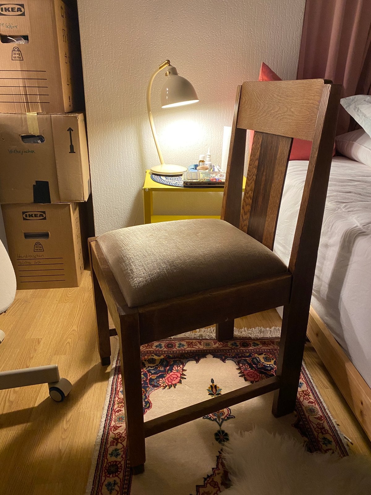 Vintage Chair with green velvet, Ophalen