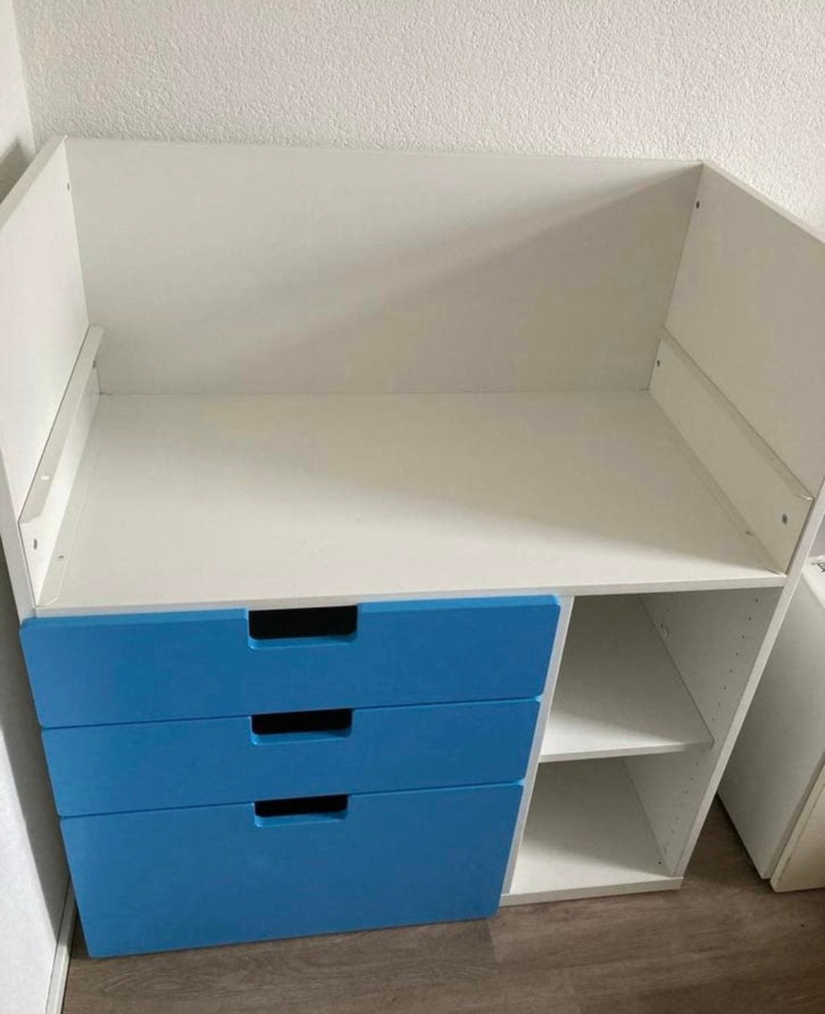 IKEA Stuva commode met blauwe lades, Kinderen en Baby's, Kinderkamer | Commodes en Kasten, Ophalen, Gebruikt, 50 tot 70 cm, 75 tot 100 cm