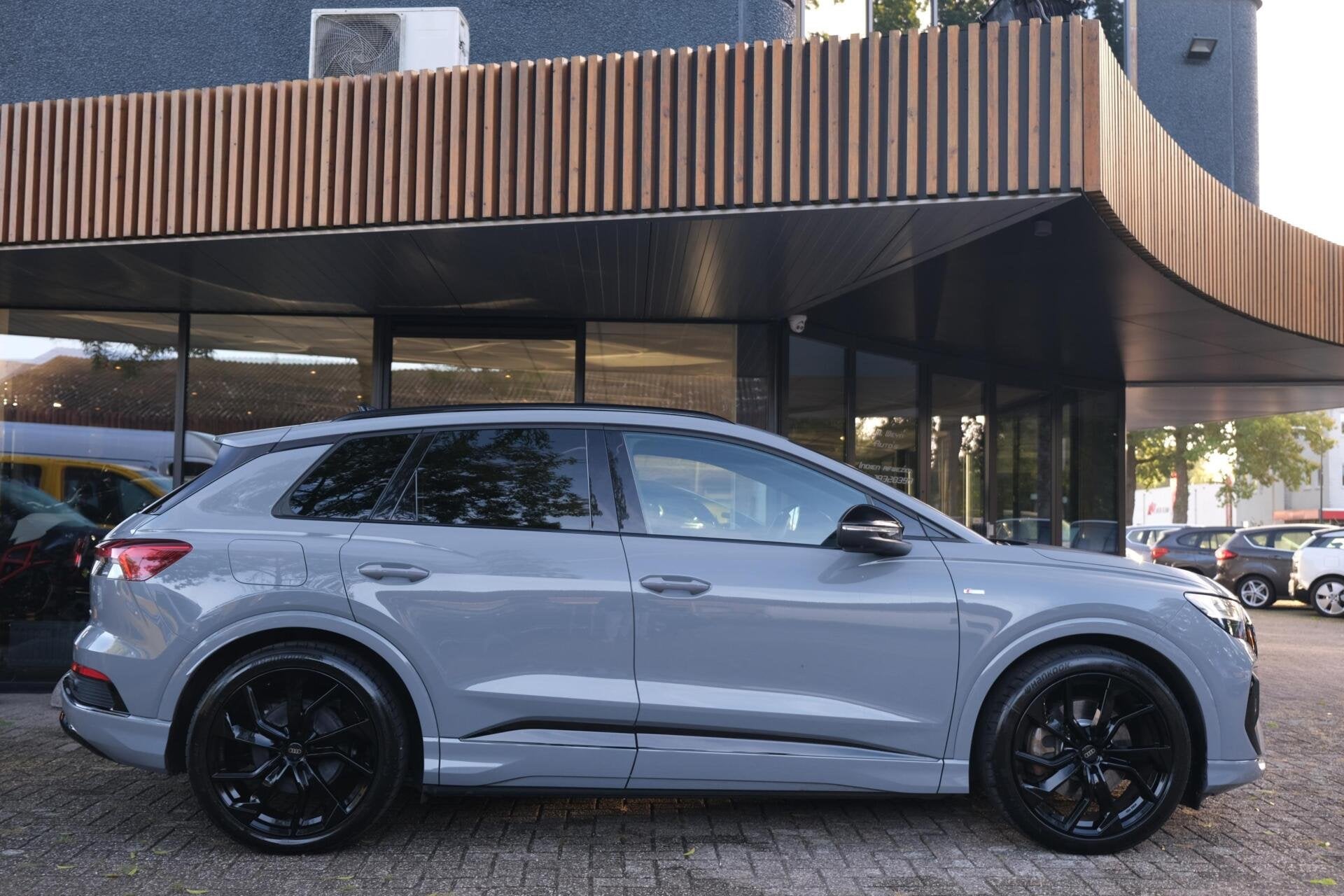 Audi Q4 e-tron 50 quattro Launch edition S Competition 77 kW, Auto's, Zwart, Leder, 2110 kg, Te koop