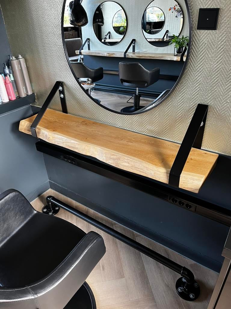 Mooie wandplank met voetsteun kapper, Ophalen